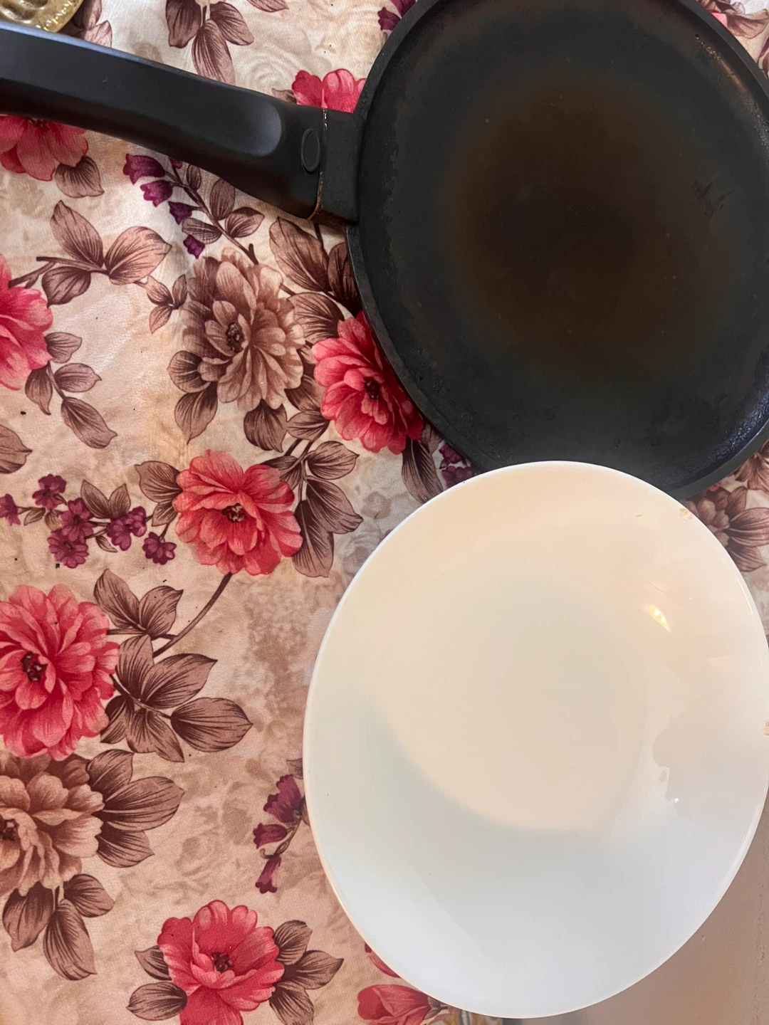 Black NonStick Pan with White Big Bowl