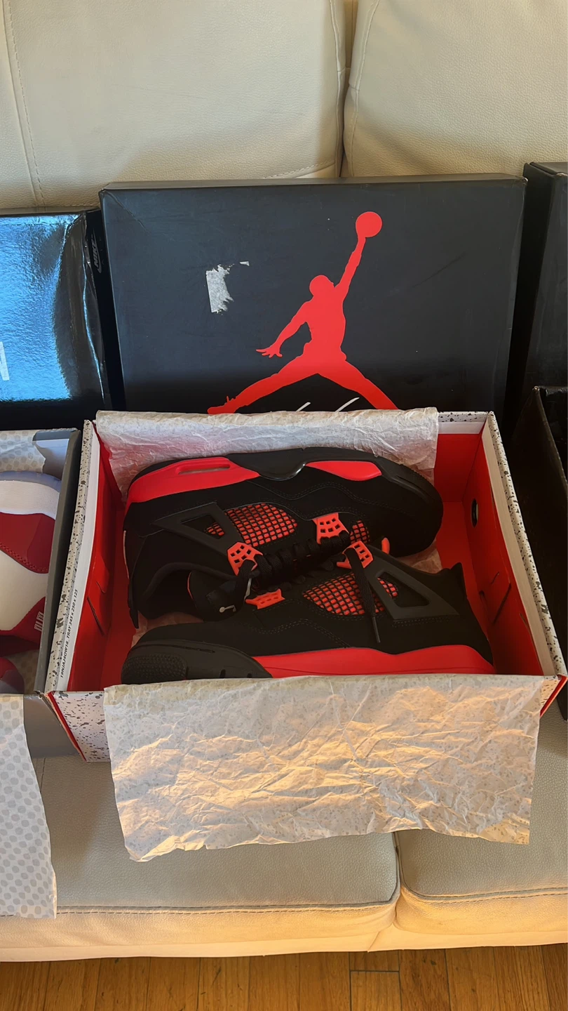 Air Jordan 4 "Bred" Sneakers