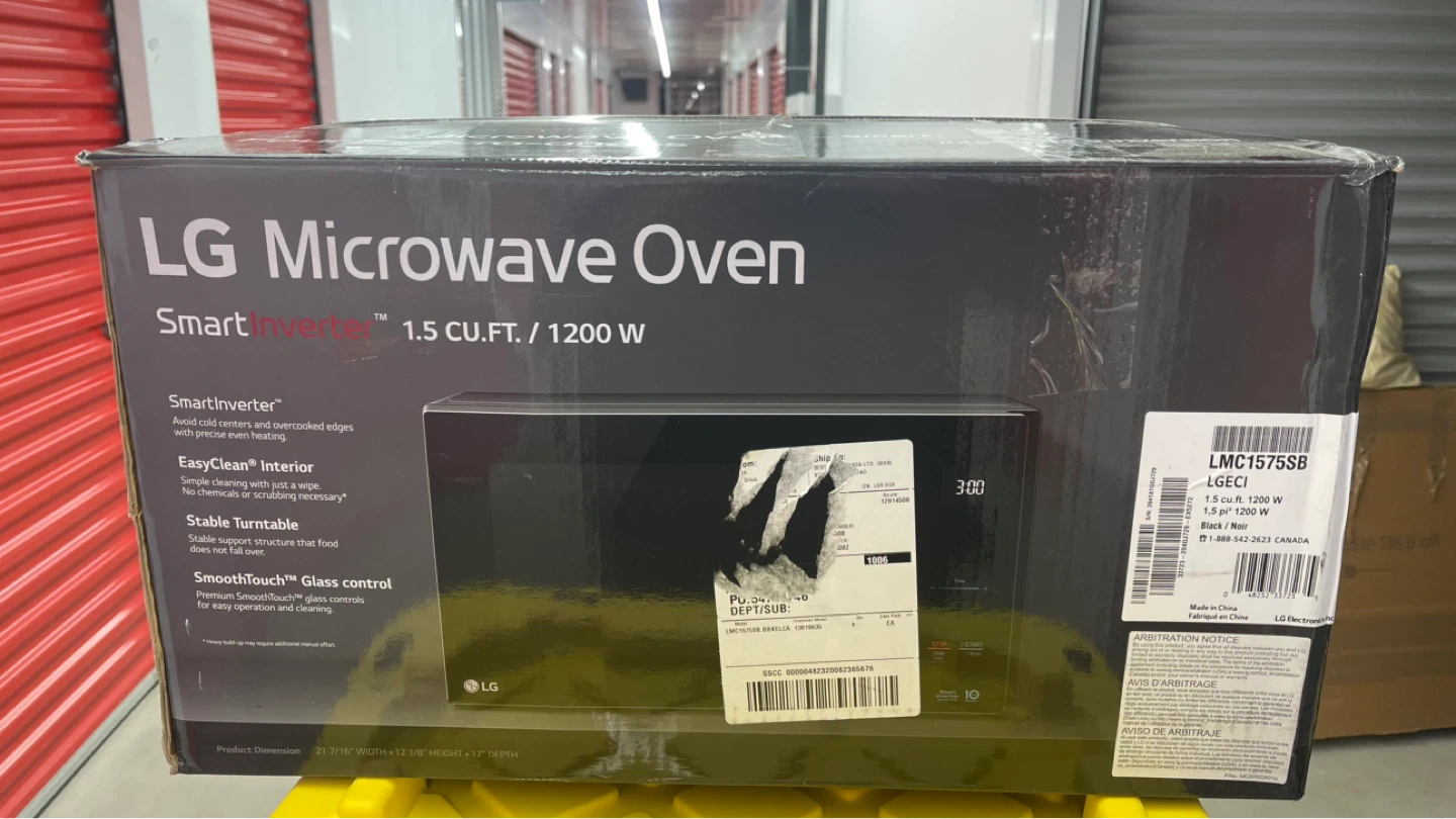 LG Microwave Oven 1.5 Cu. Ft. / 1200 W
