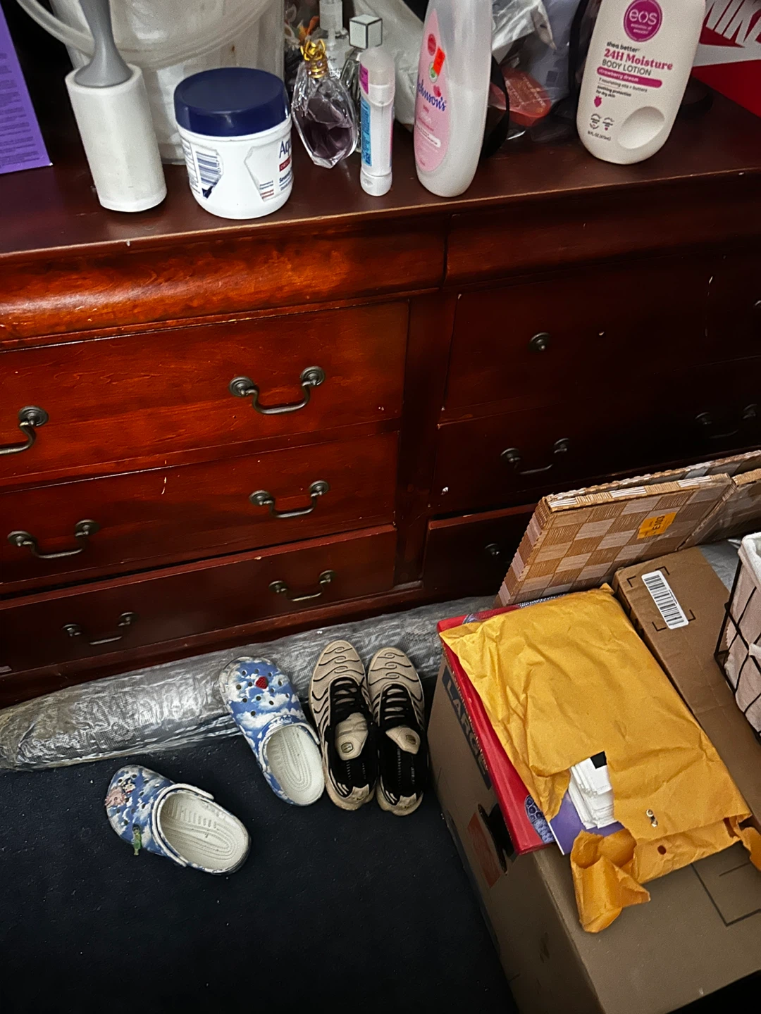 A bedroom set