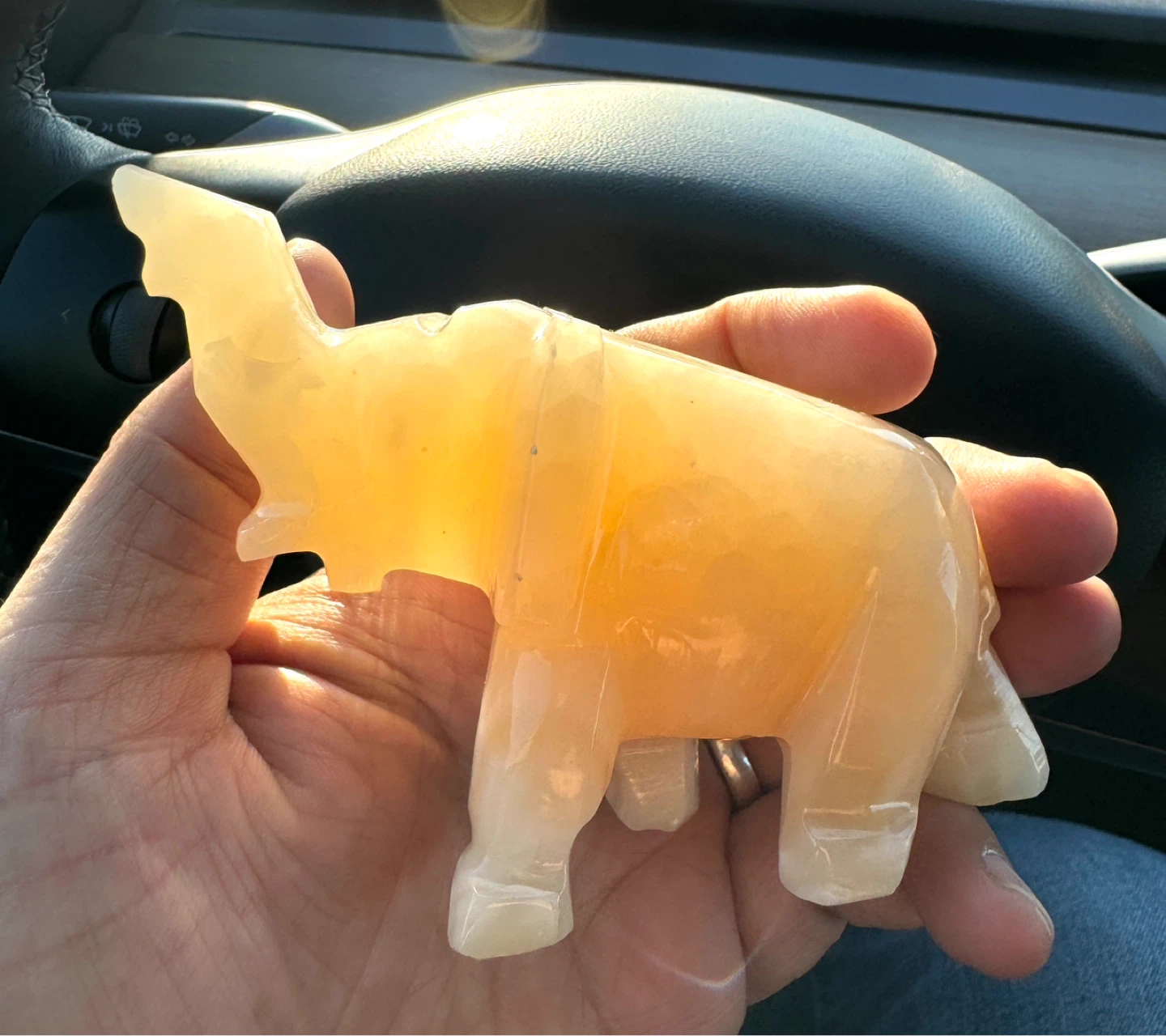 Carved Onyx Elephant Figurine & storage box - photo 2