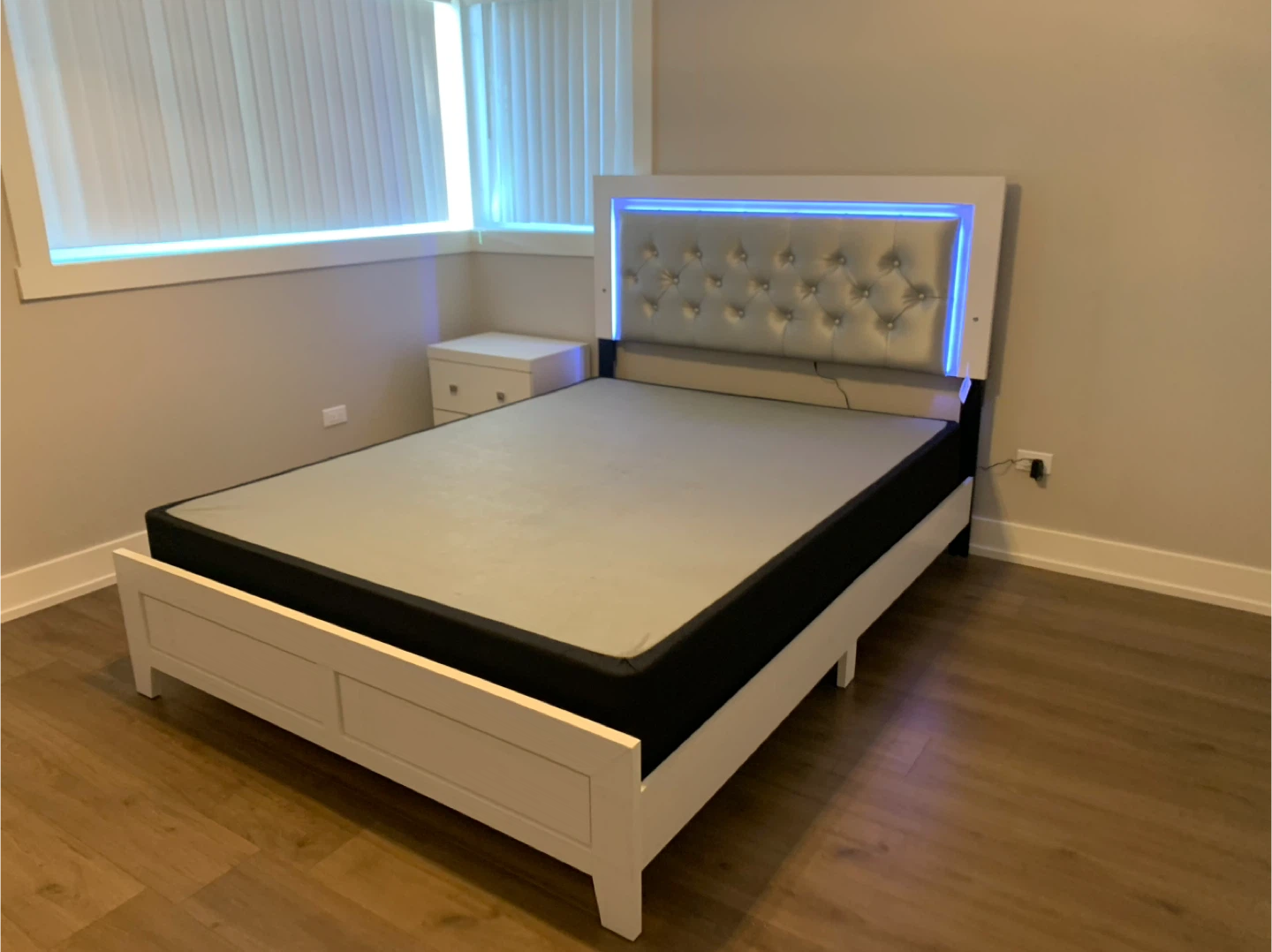 Cama queen con colchón quality nuevo