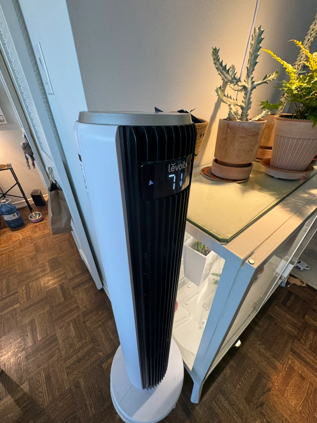 Levoit Tower Air circulator fan - photo 4