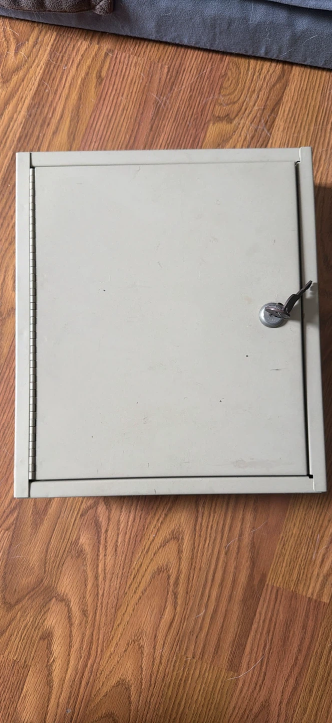 Key Cabinet with 40 Key Tags