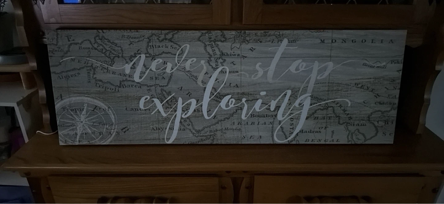 Wall art canvas 'Never Stop Exploring' map design