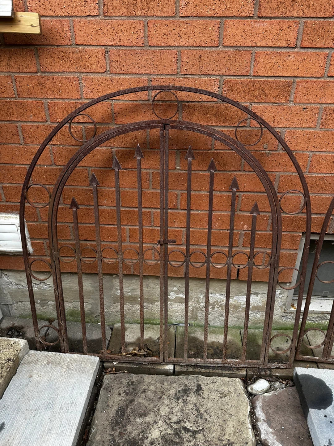 2 Vintage Arched Metal Grates - photo 3