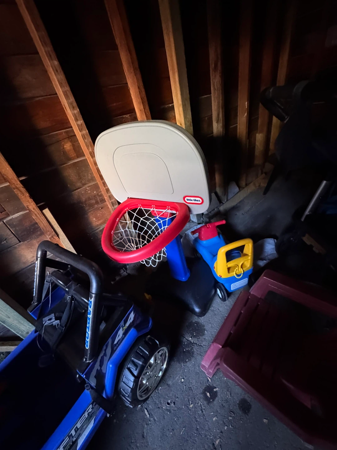 Little Tikes Adjustable Basketball Hoop