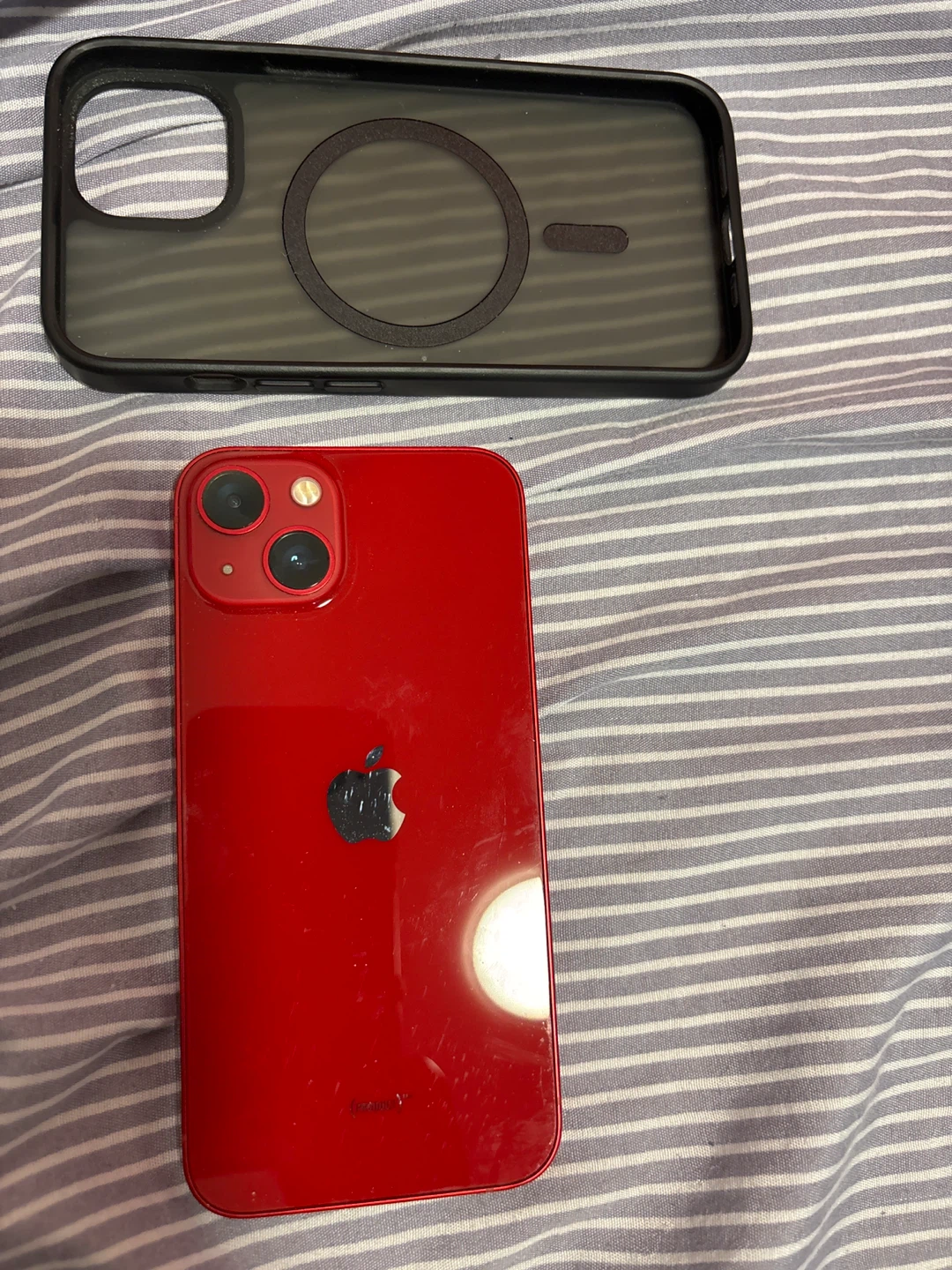 Apple iPhone 13 - Red