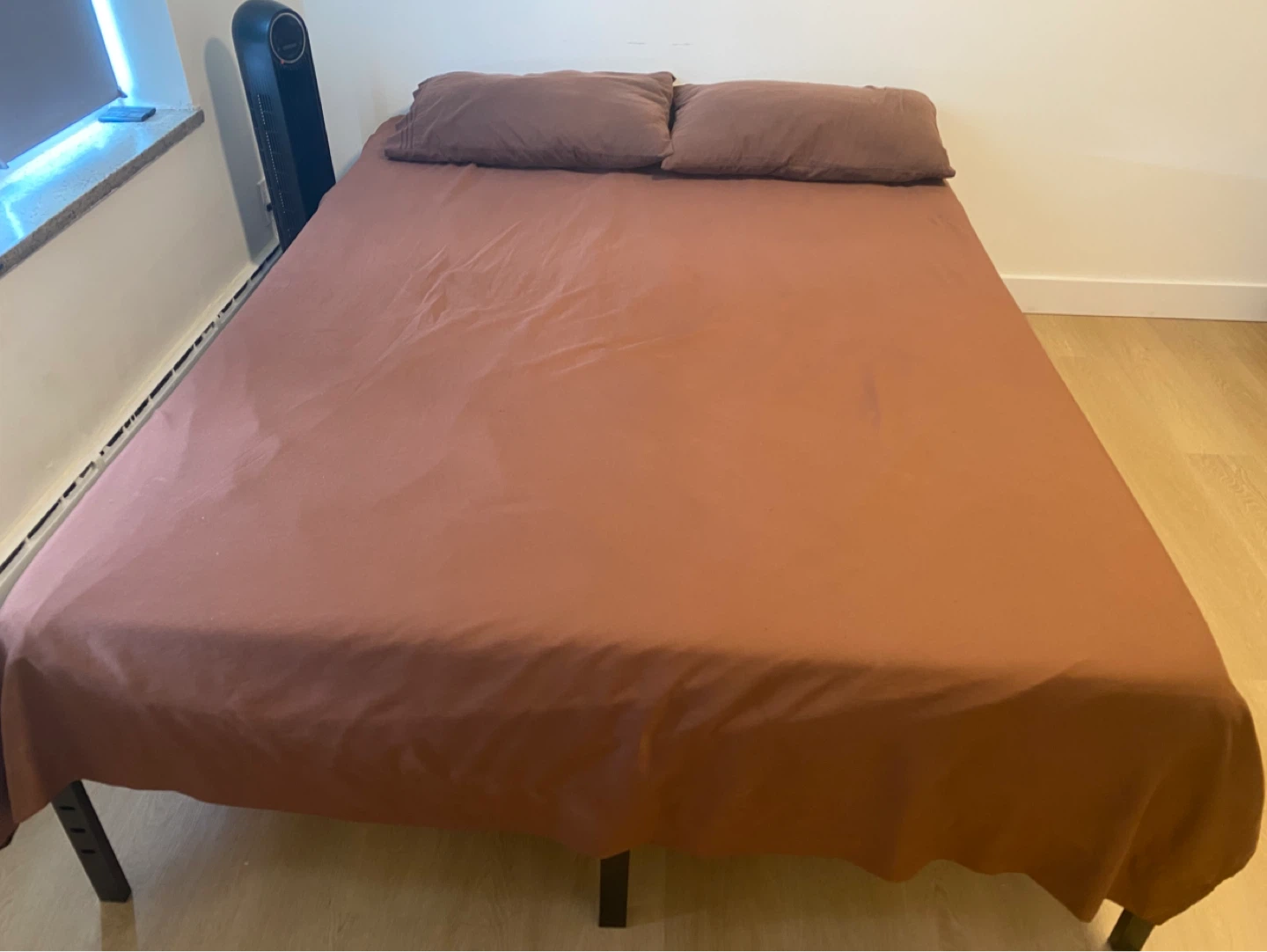 Queen size mattress with bed frame - photo 2