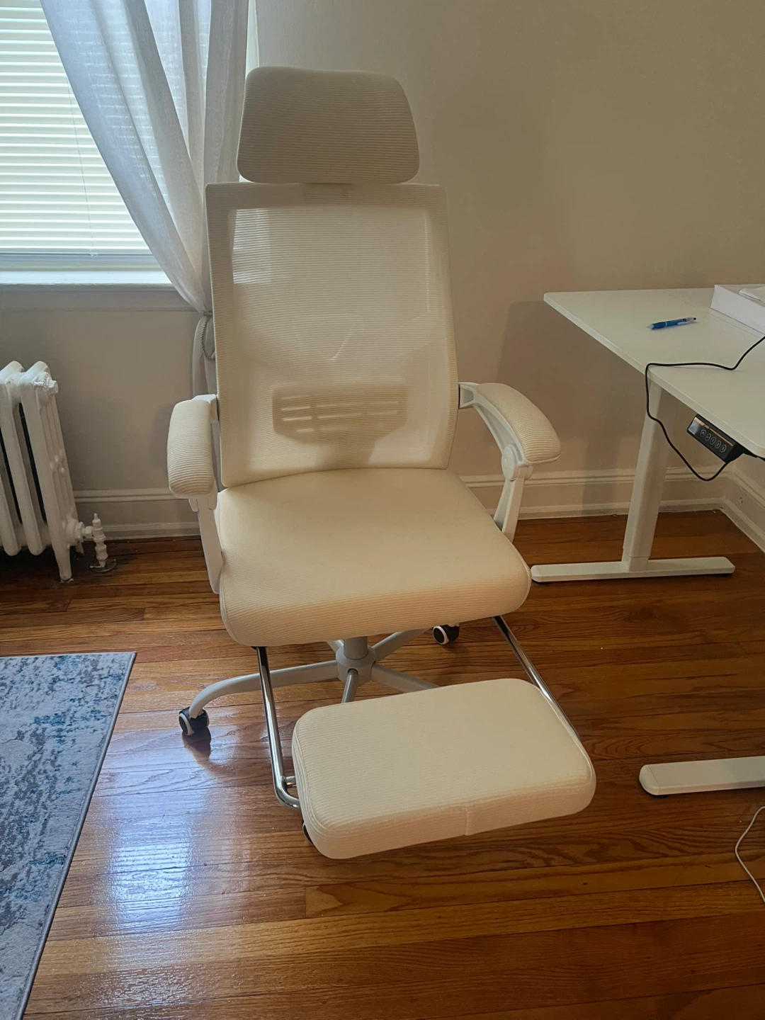 White Mesh Ergonomic Office Chair with Footrest - photo 2