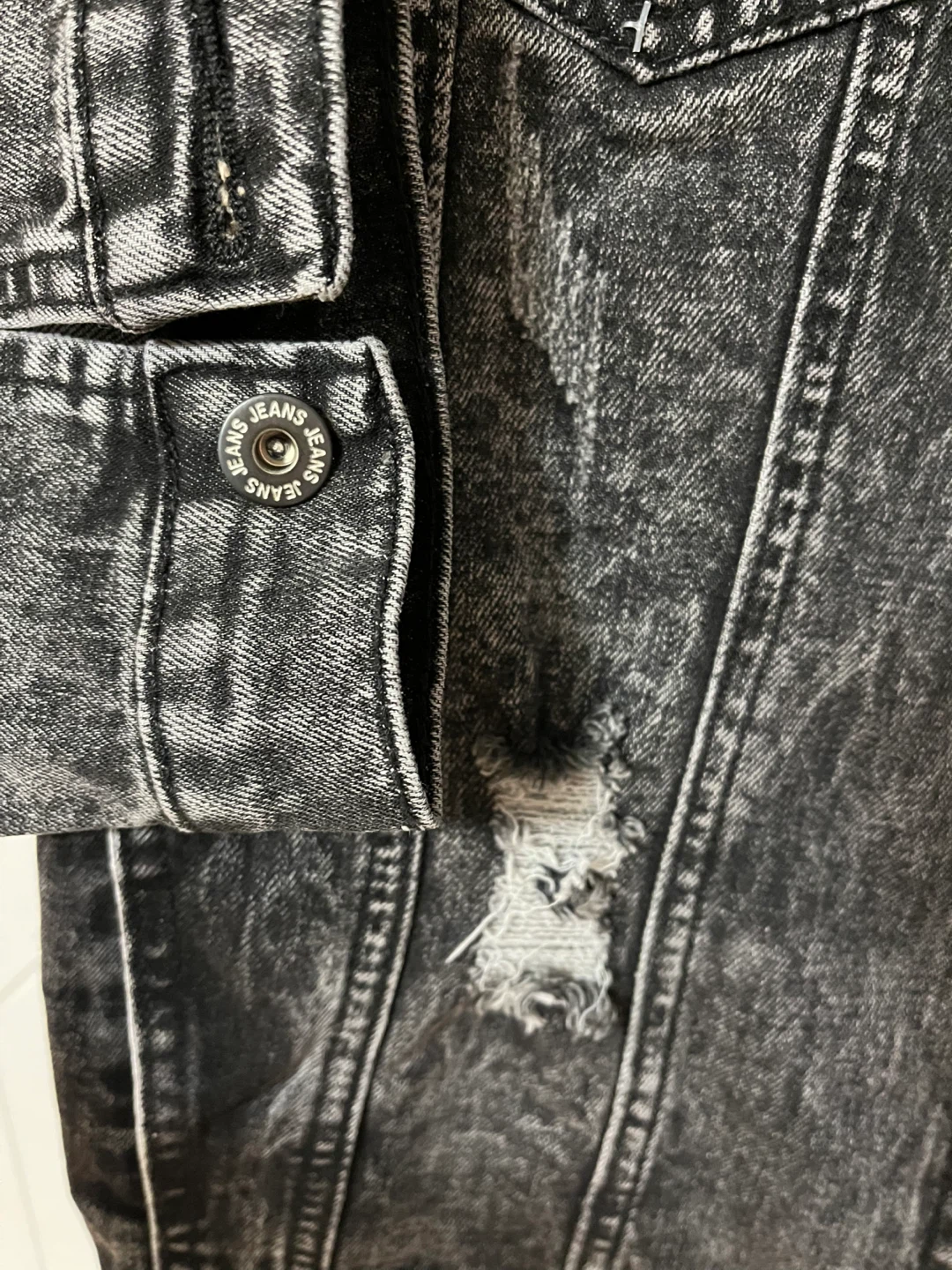Distressed Denim Jacket Men L - photo 4