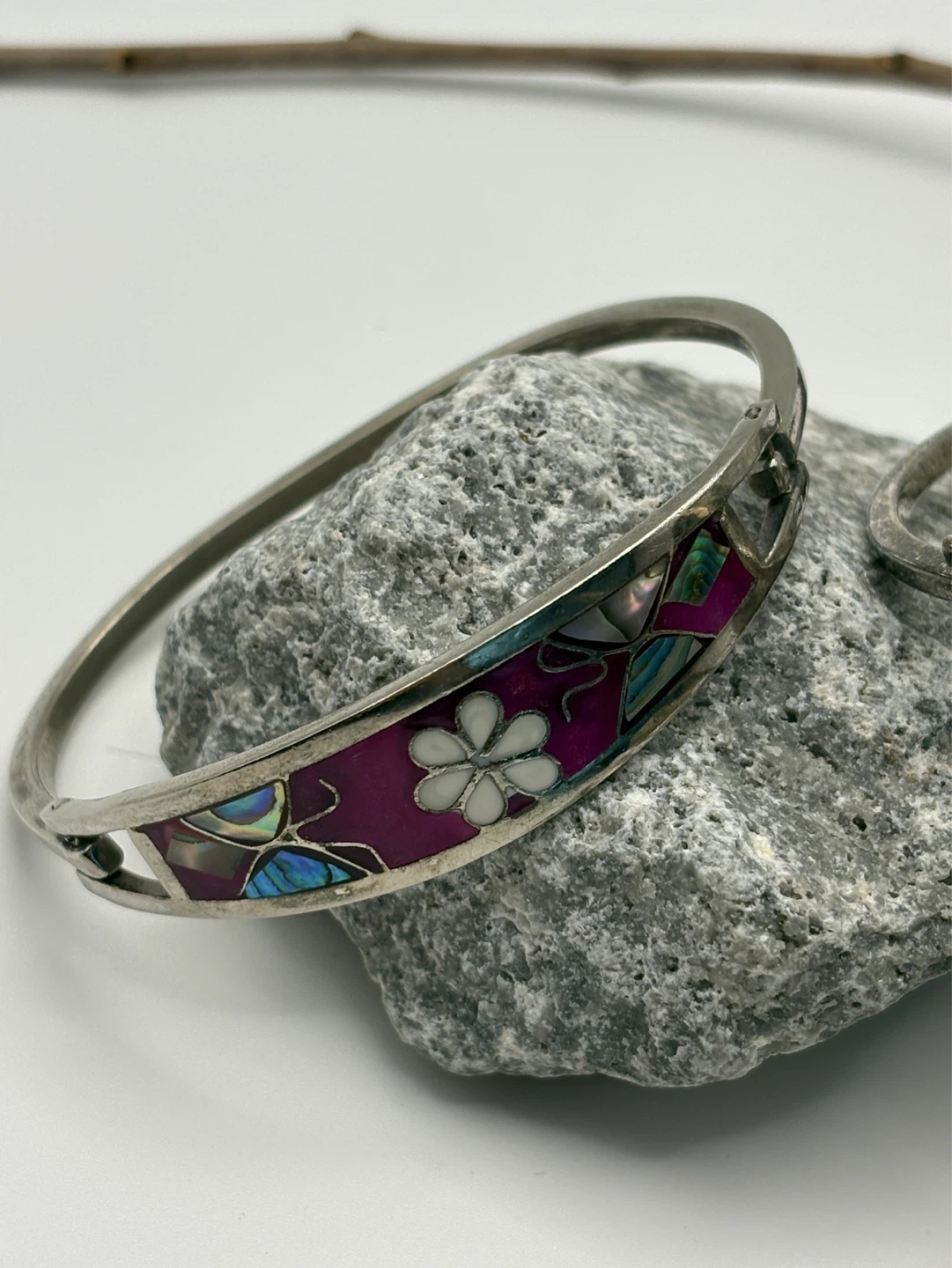 Set of 2 Vintage Enamel & Shell Inlay Bracelets - photo 2