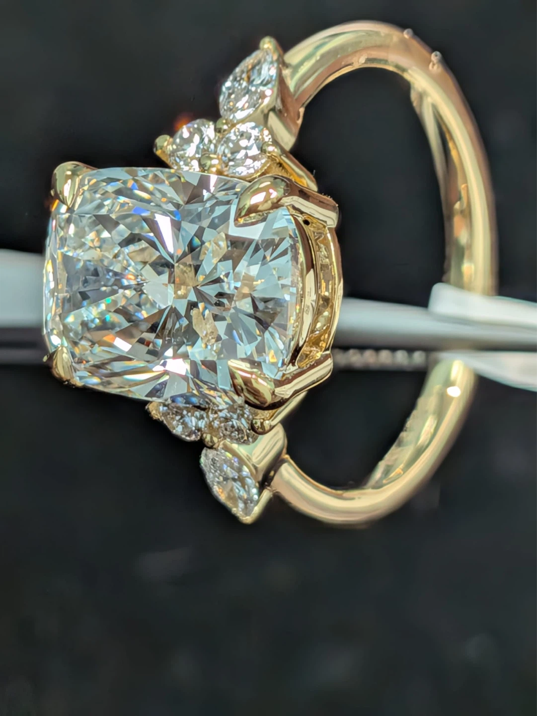 Stunning Cushion Cut Diamond Engagement Ring - photo 4