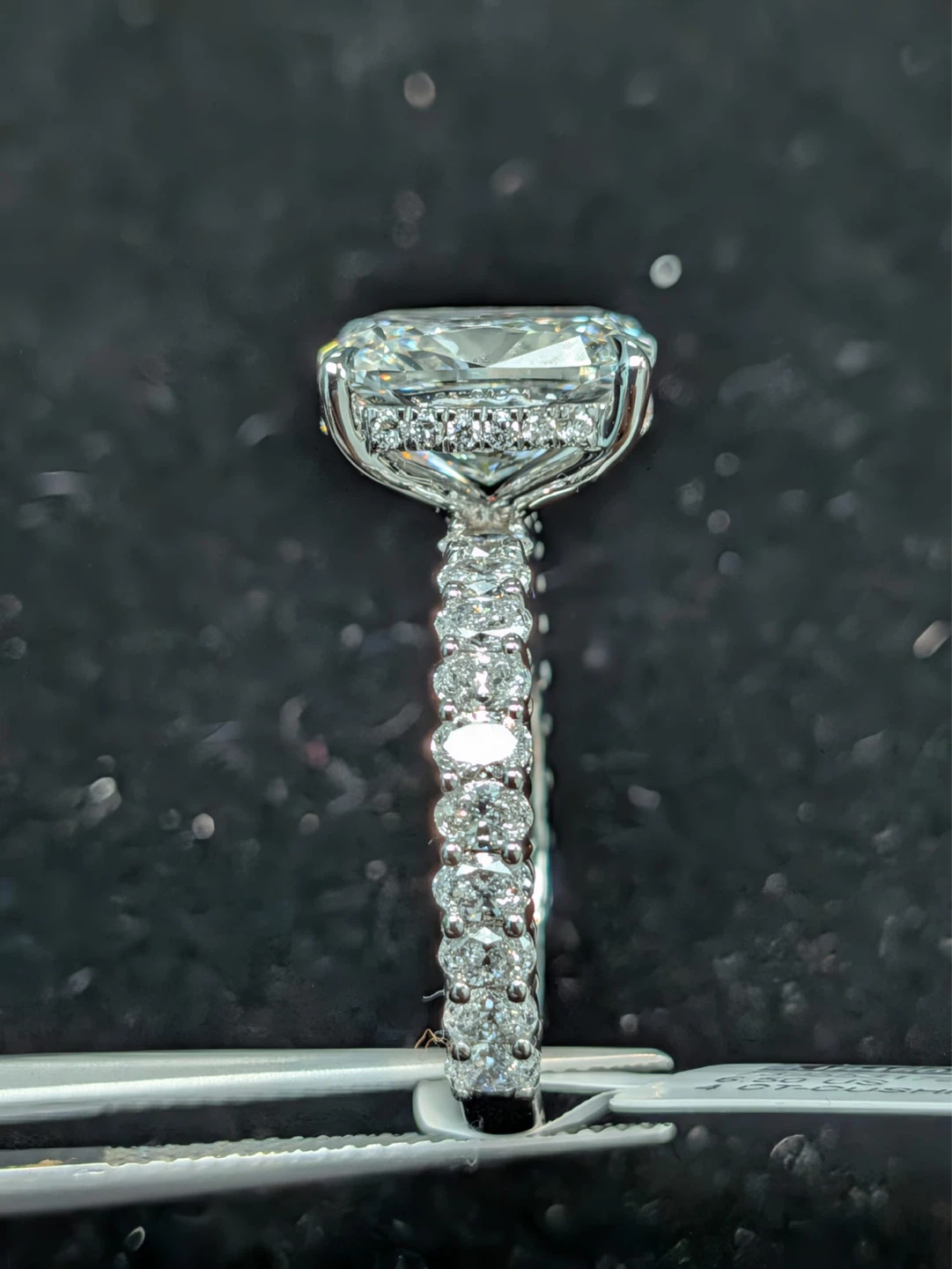 4 CT Cushion Cut Diamond Ring - Size 6.50 US - photo 2