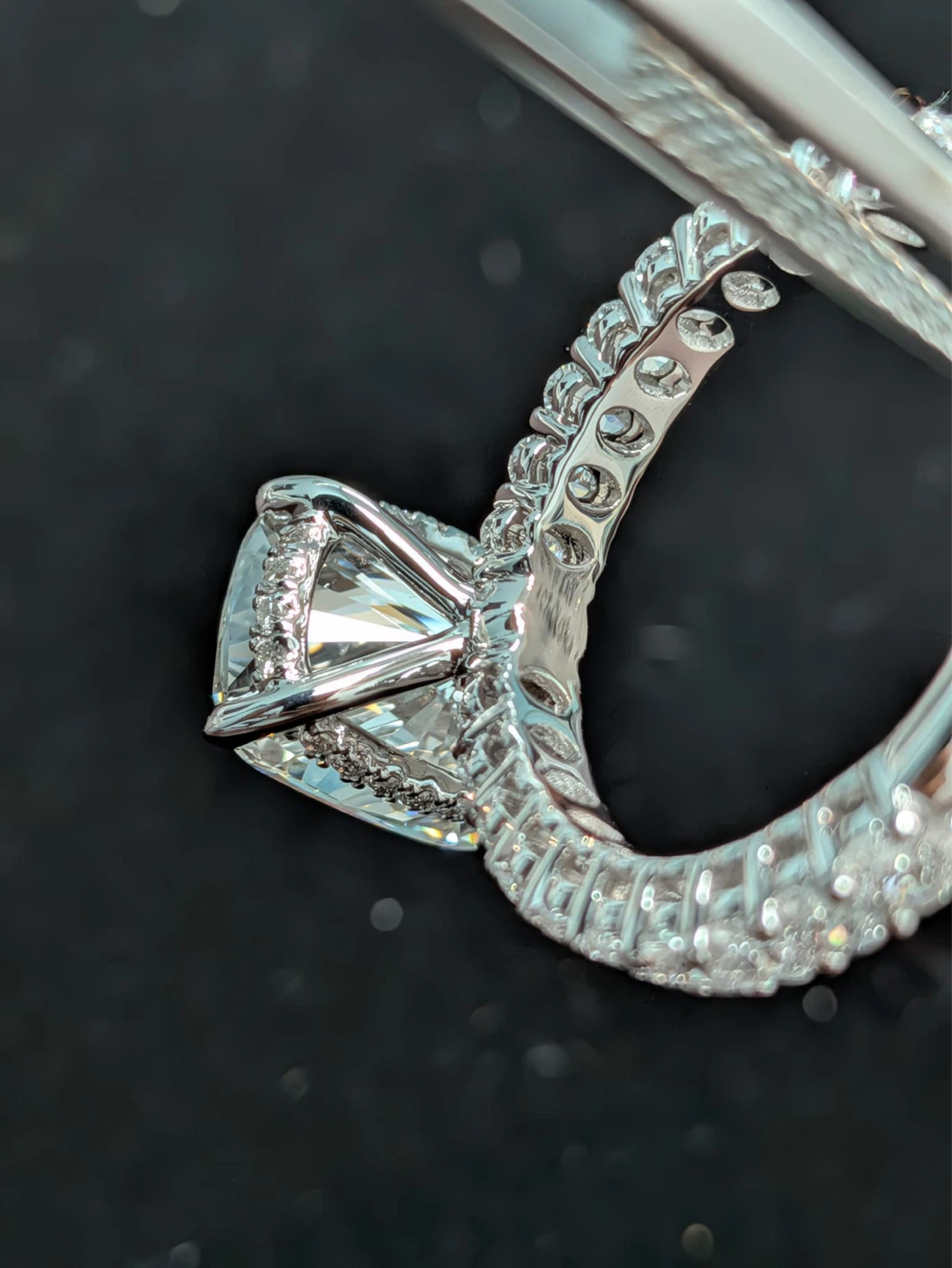 4 CT Cushion Cut Diamond Ring - Size 6.50 US - photo 4