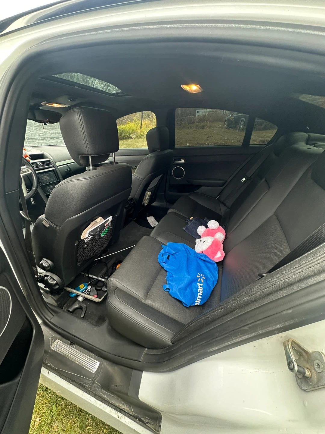White Pontiac G8 Sedan - photo 4