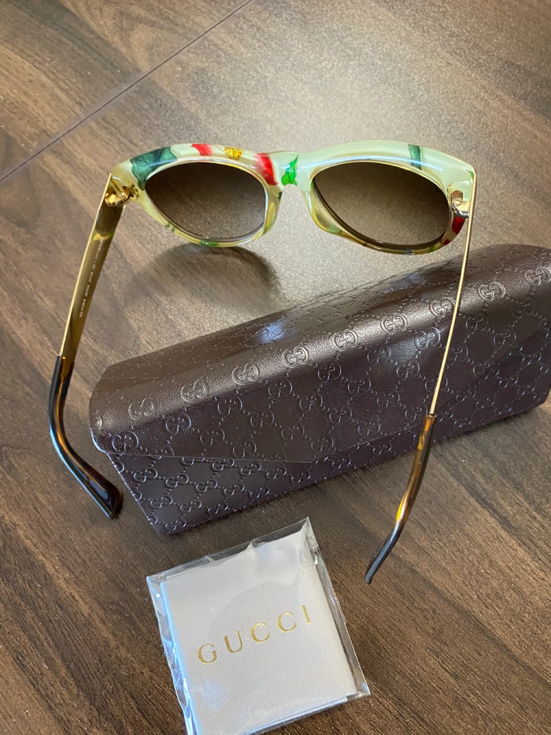 Gucci Sunglasses with Case - photo 2