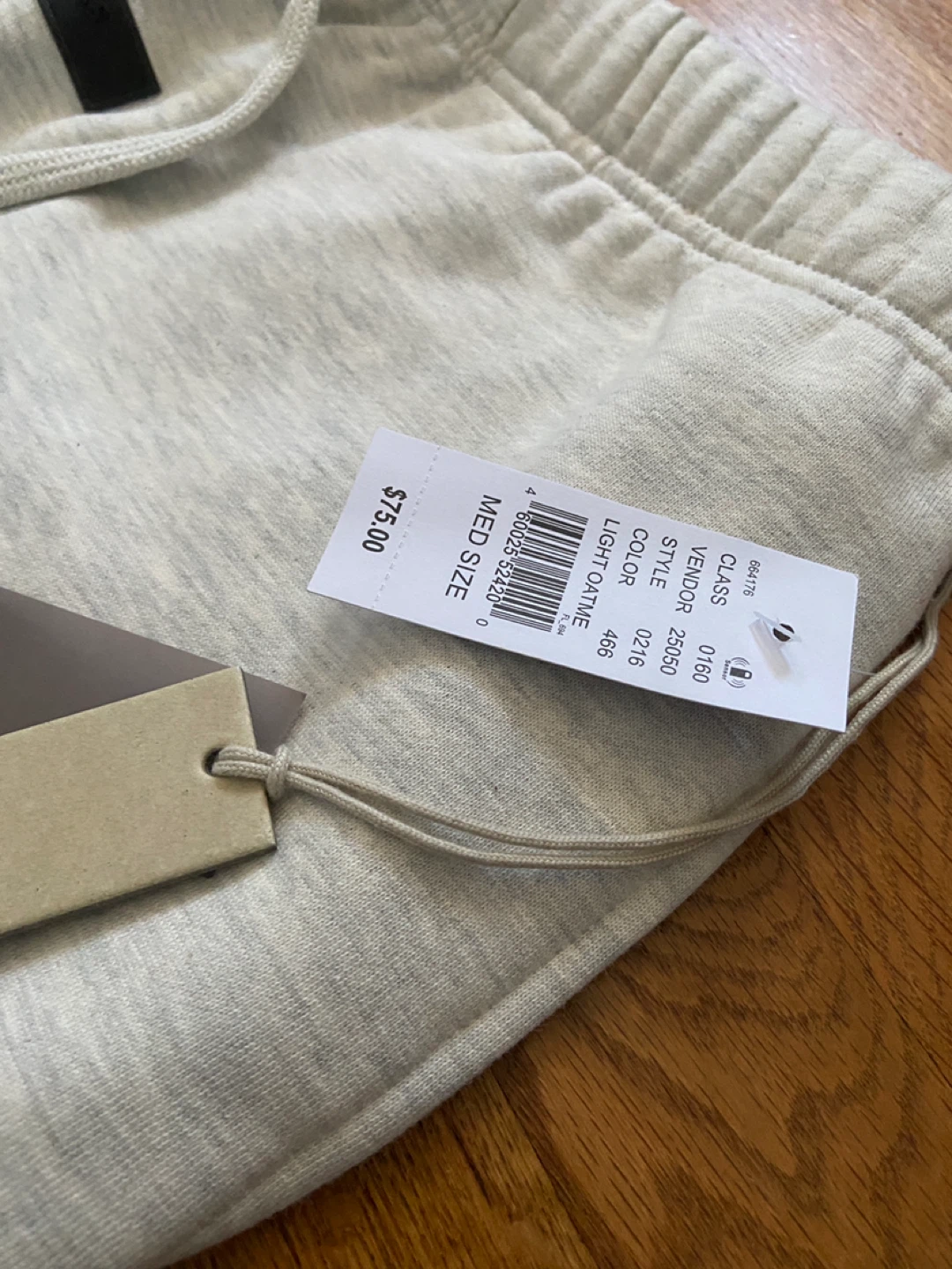Fear of God Essentials shorts Light Oatmeal M - photo 2