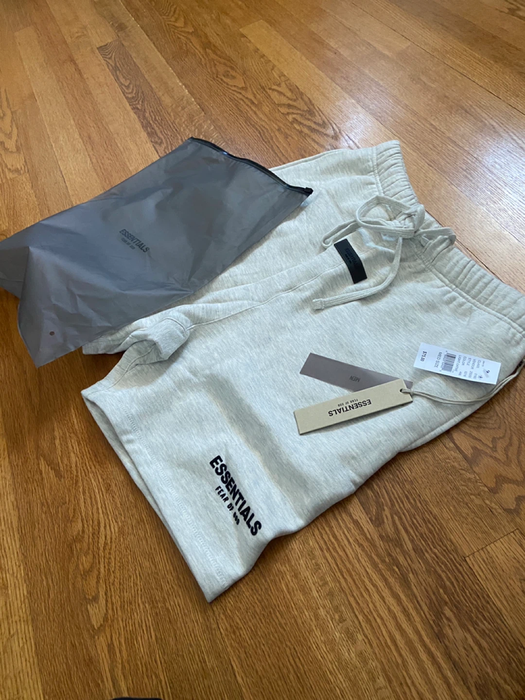 Fear of God Essentials shorts Light Oatmeal M