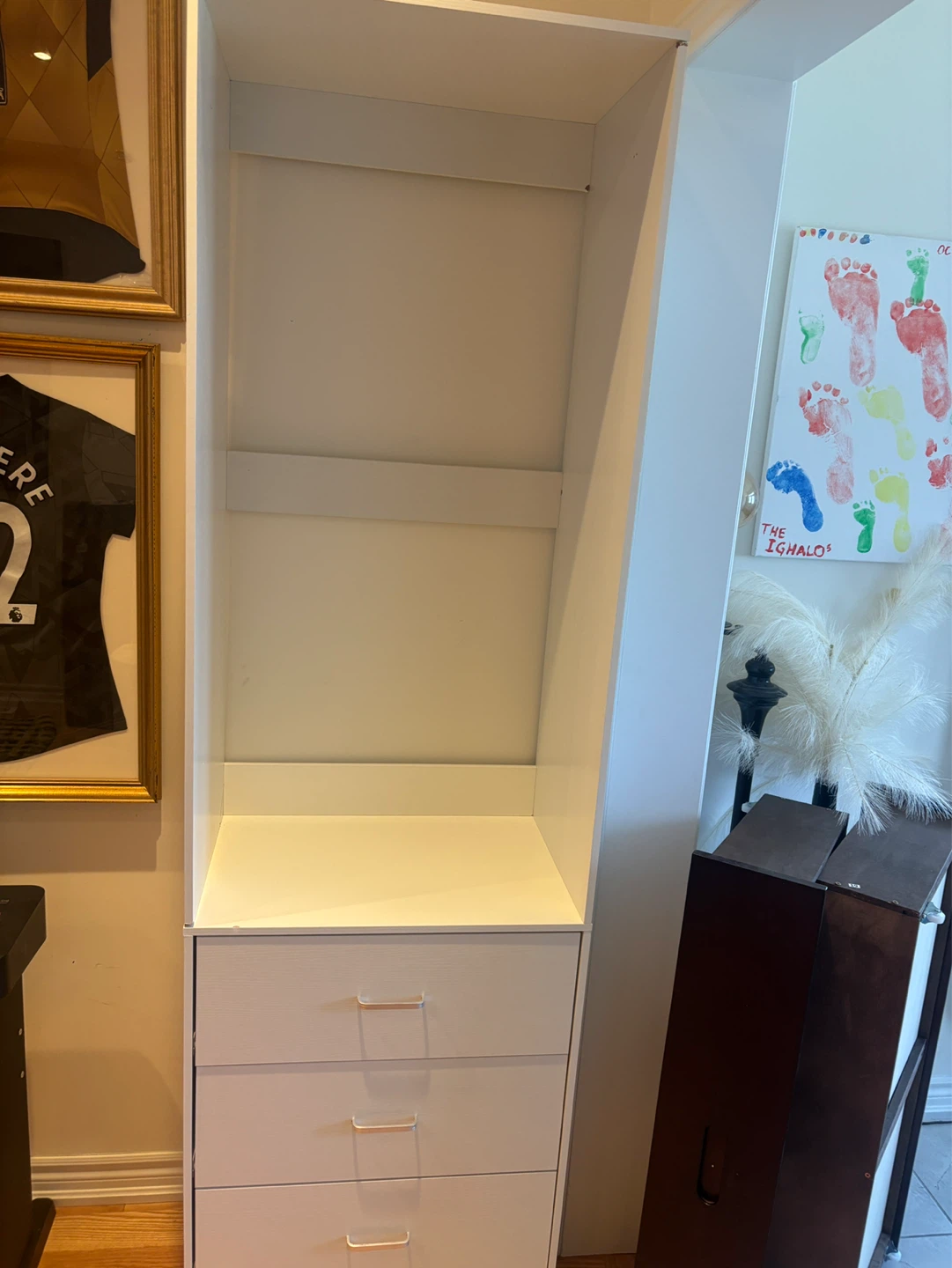 White storage unit with 3 drawers