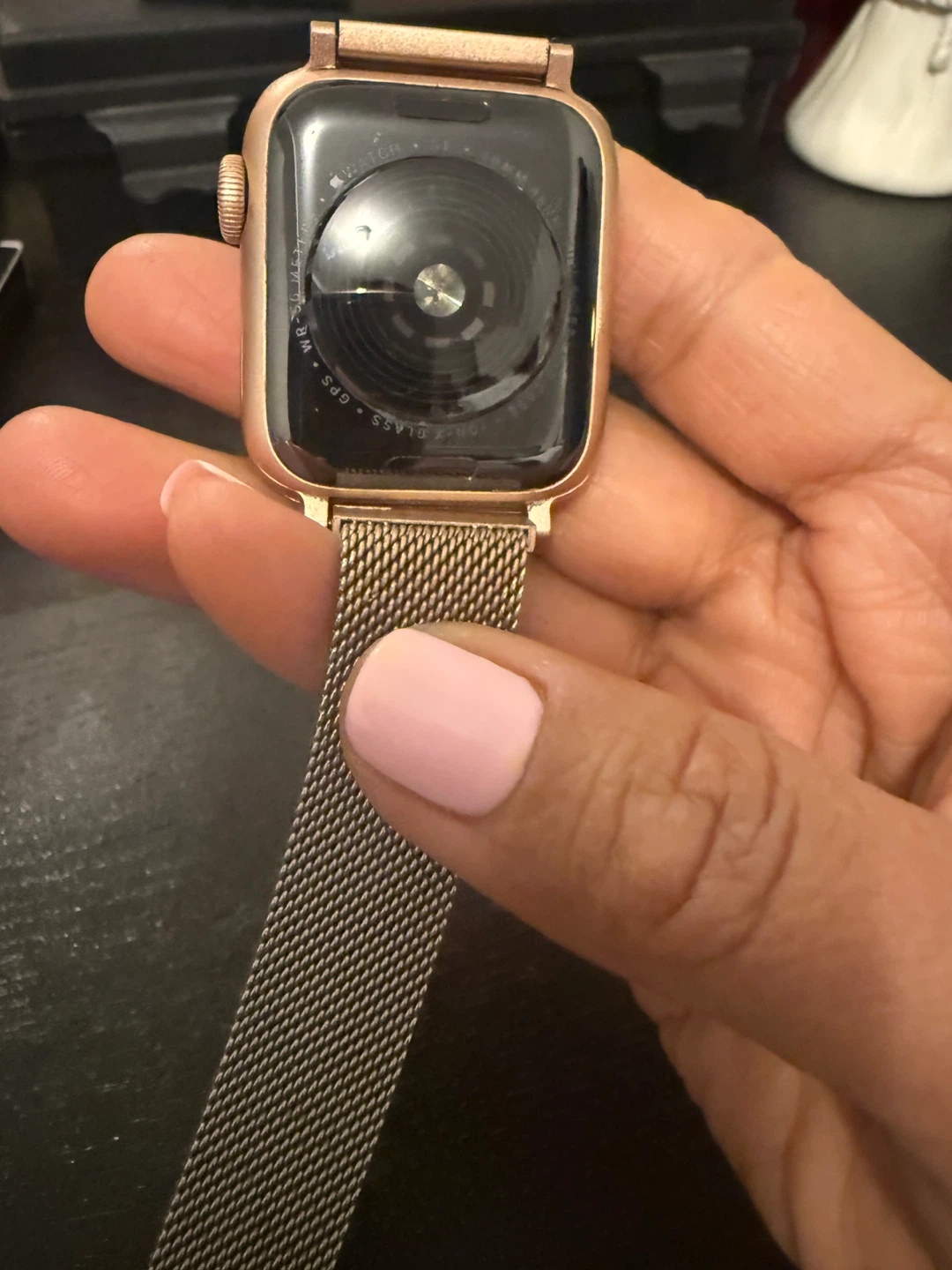 Apple Watch SE (GPS, 40mm) Rose Gold - Excellent Condition - photo 2