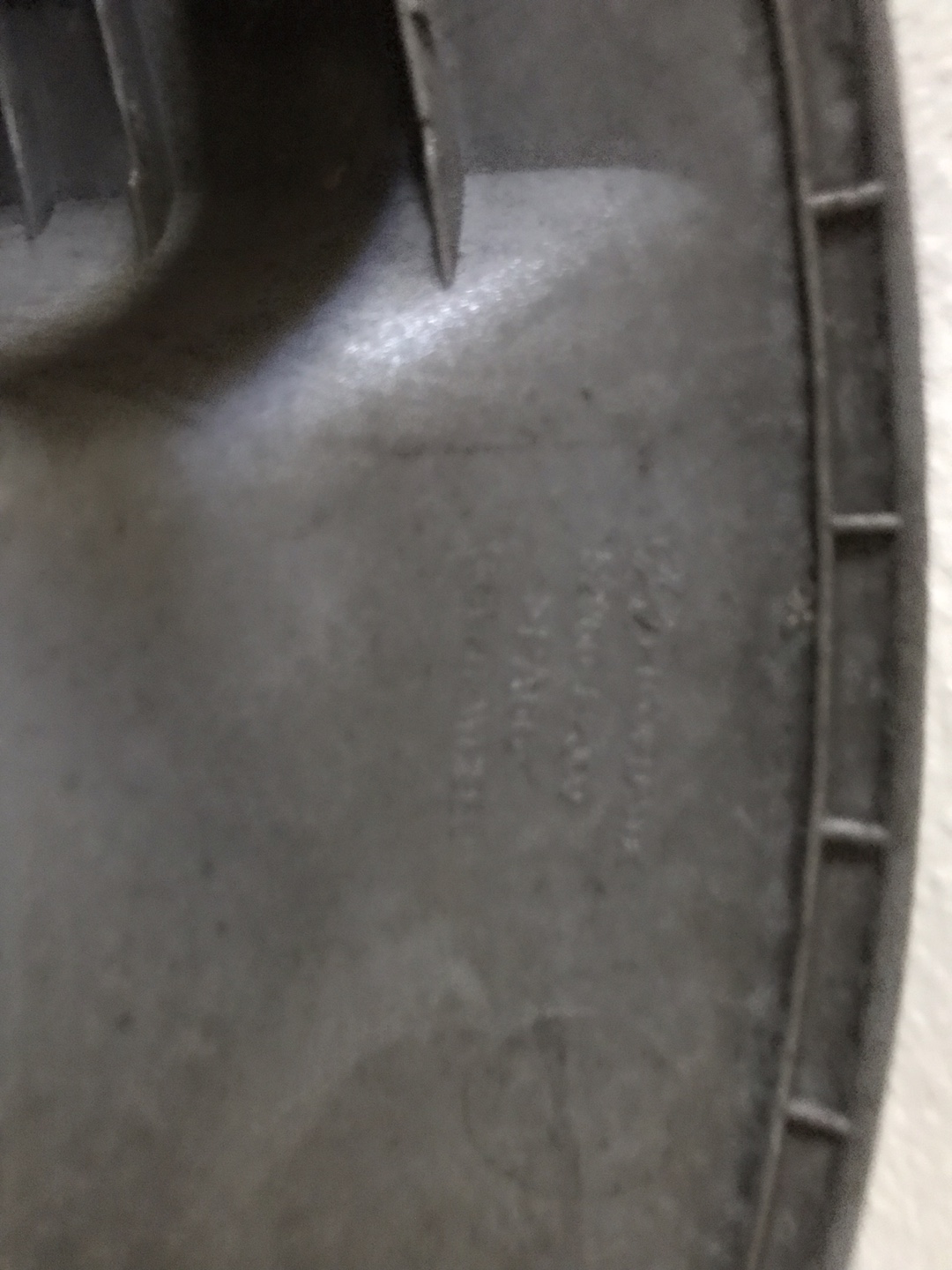 4 Hyundai Hubcaps/ Wheel Covers - photo 3
