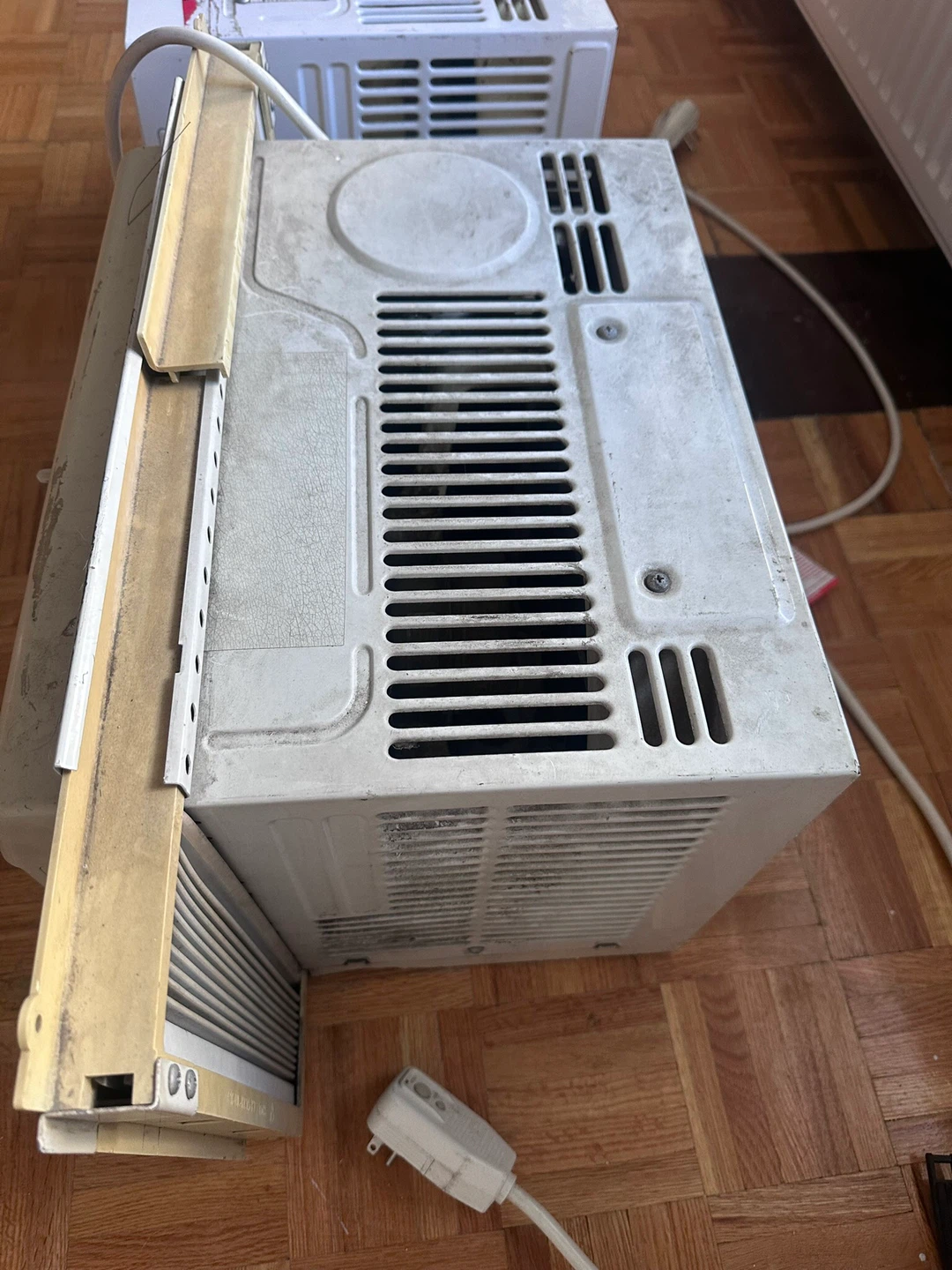 Mainstays 5000 BTU Window Air Conditioner MAC050MB1G - photo 2