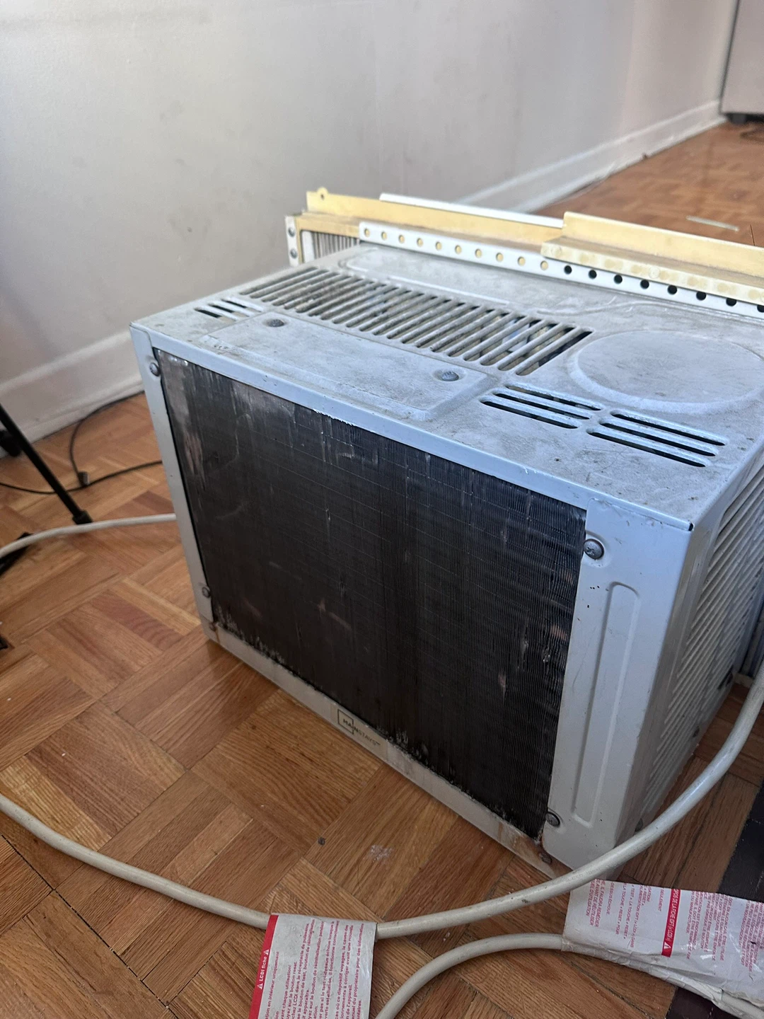 Mainstays 5000 BTU Window Air Conditioner MAC050MB1G - photo 4