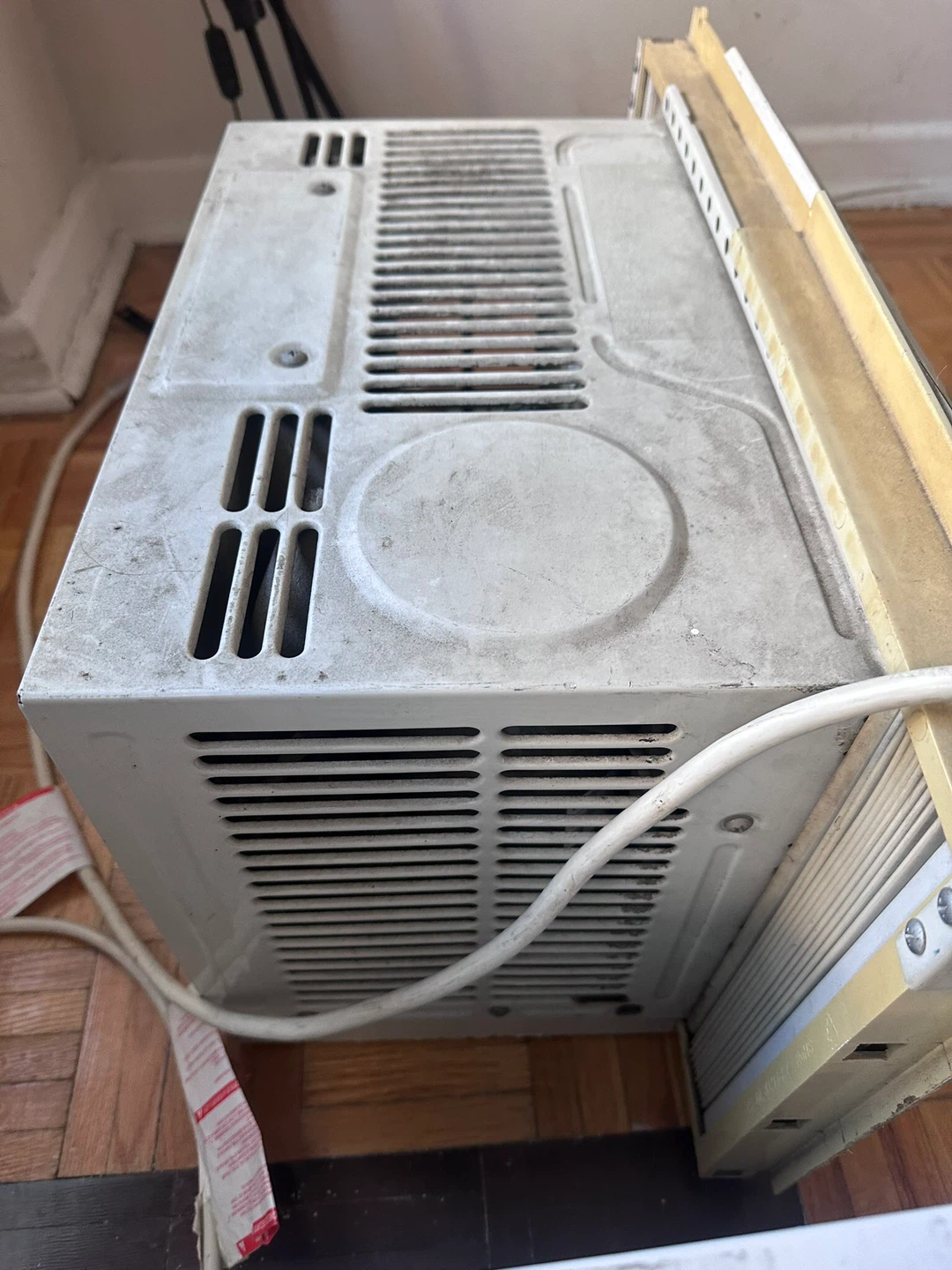 Mainstays 5000 BTU Window Air Conditioner MAC050MB1G - photo 3