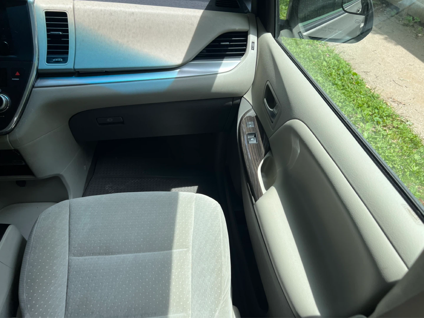 2015 Toyota Sienna LE - photo 4