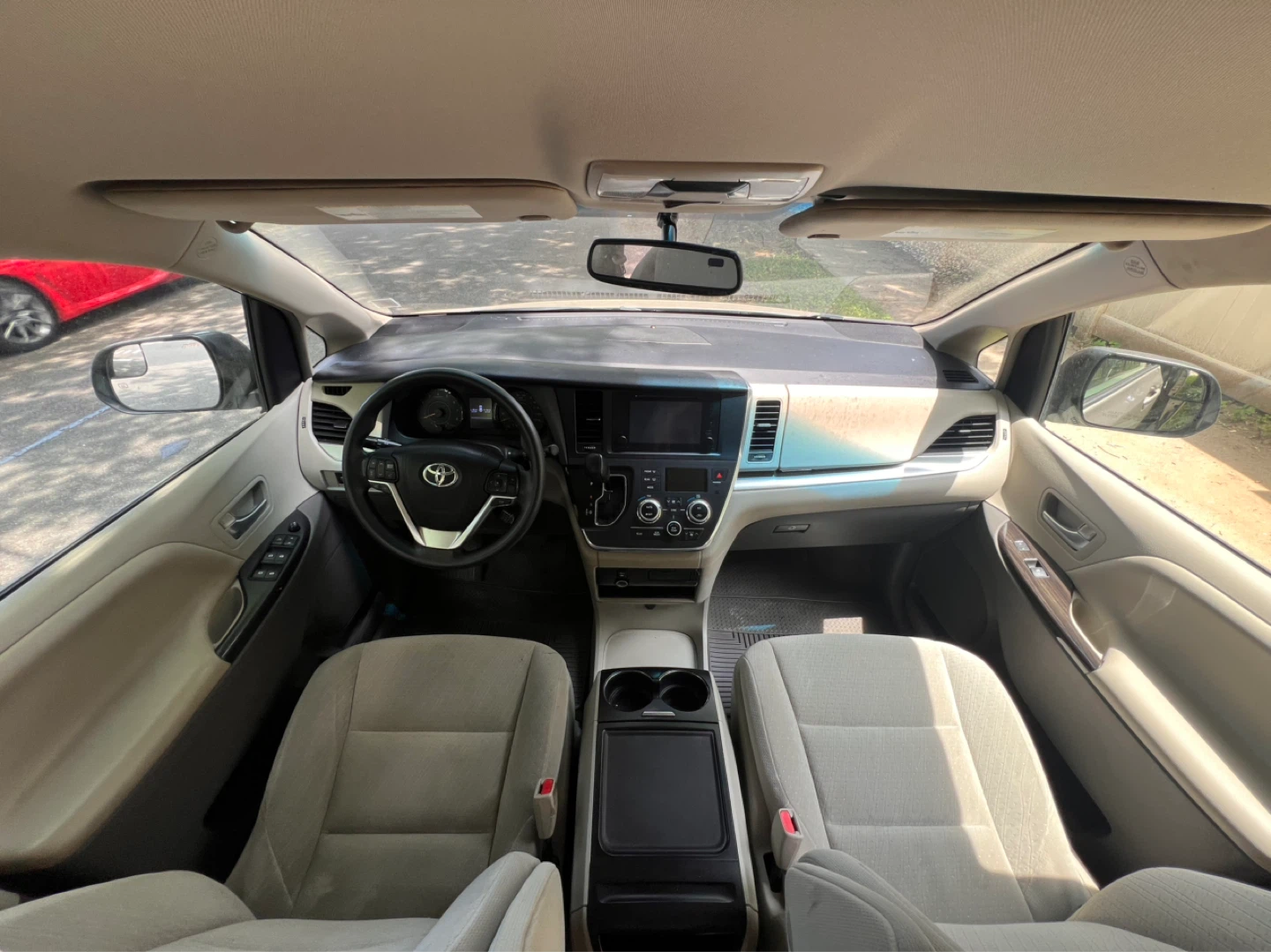2015 Toyota Sienna LE - photo 2