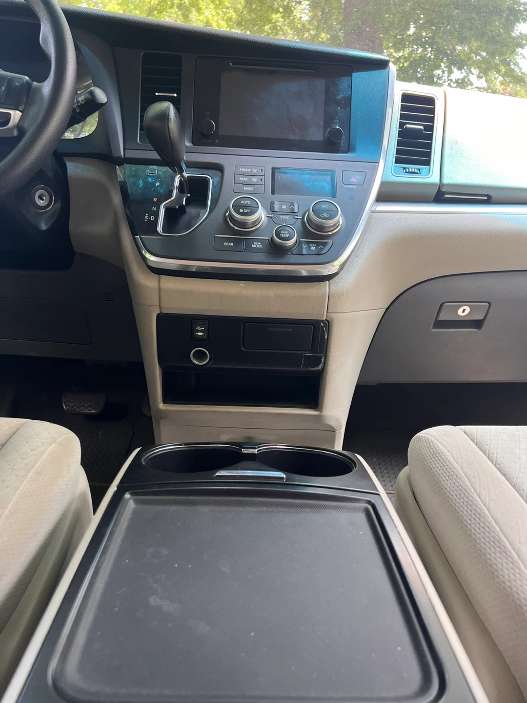 2015 Toyota Sienna LE - photo 5