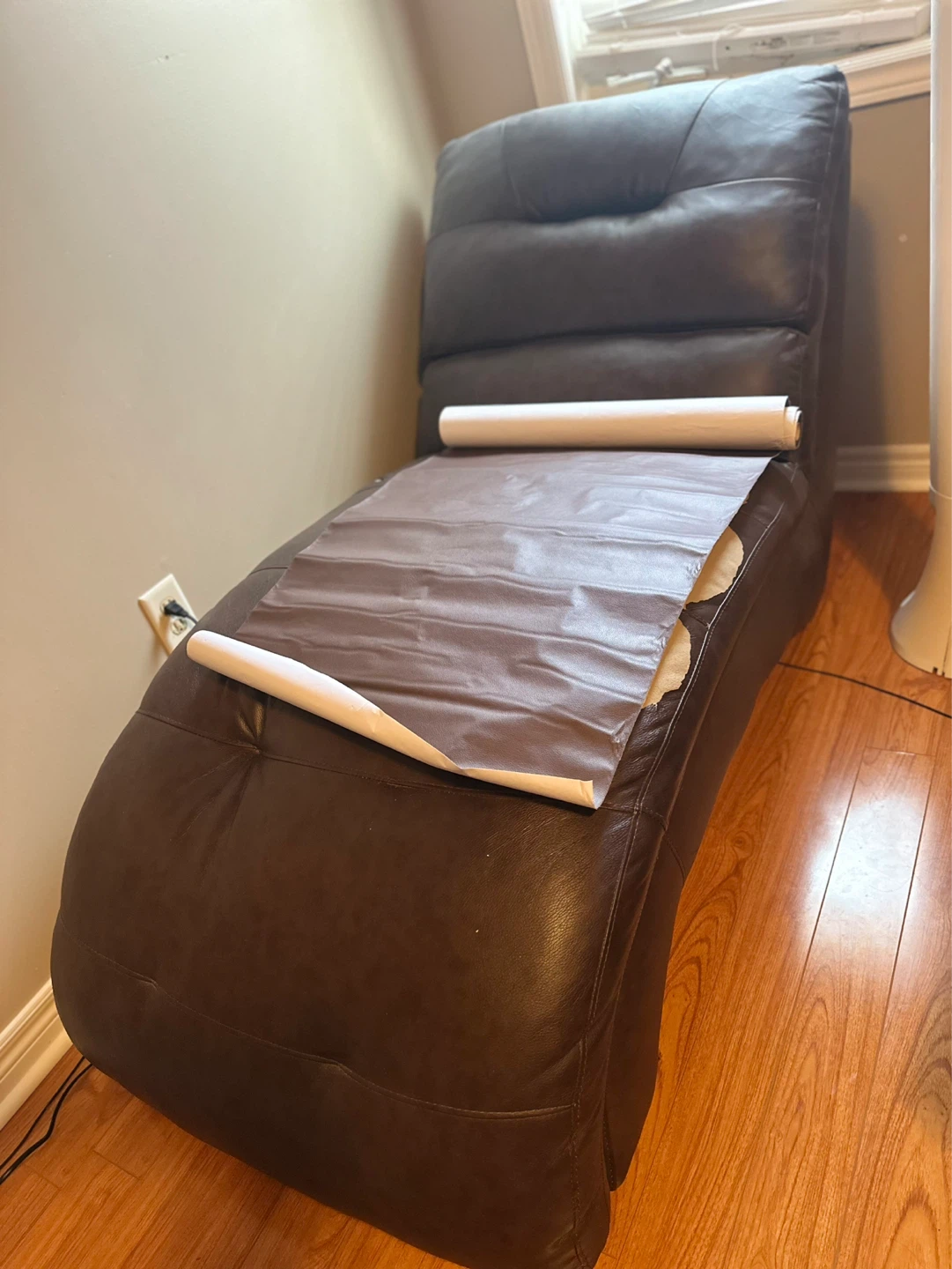 Brown Faux Leather Chaise Lounge - photo 2