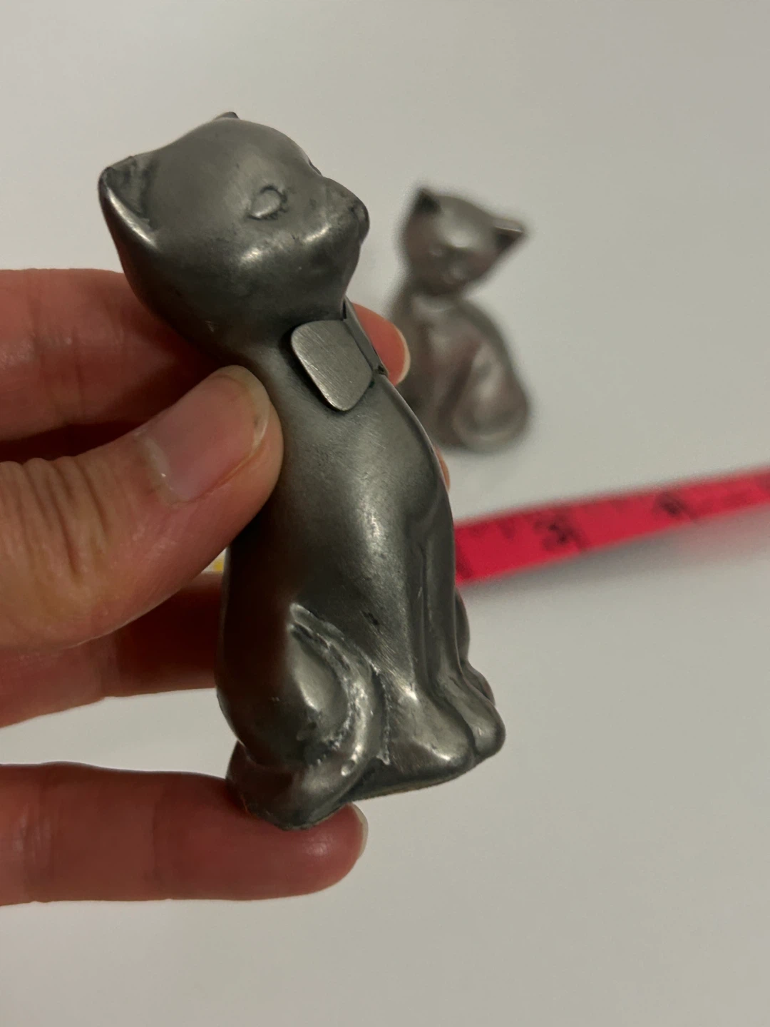 Pewter Sitting Cats with Bowties Figurines (Set of 2) - photo 2