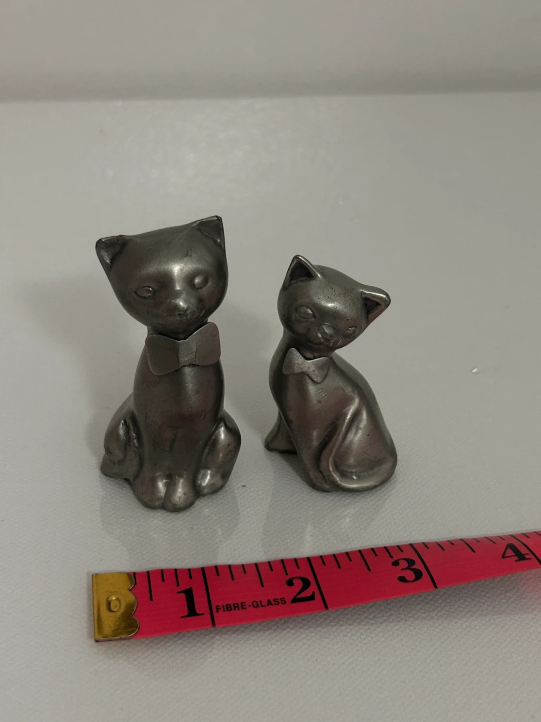 Pewter Sitting Cats with Bowties Figurines (Set of 2)