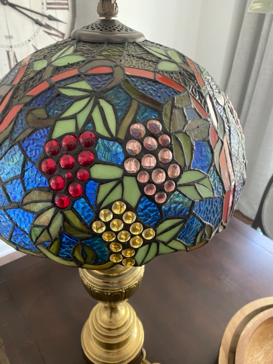Stained Glass Table Lamp with Grape Motif - photo 4