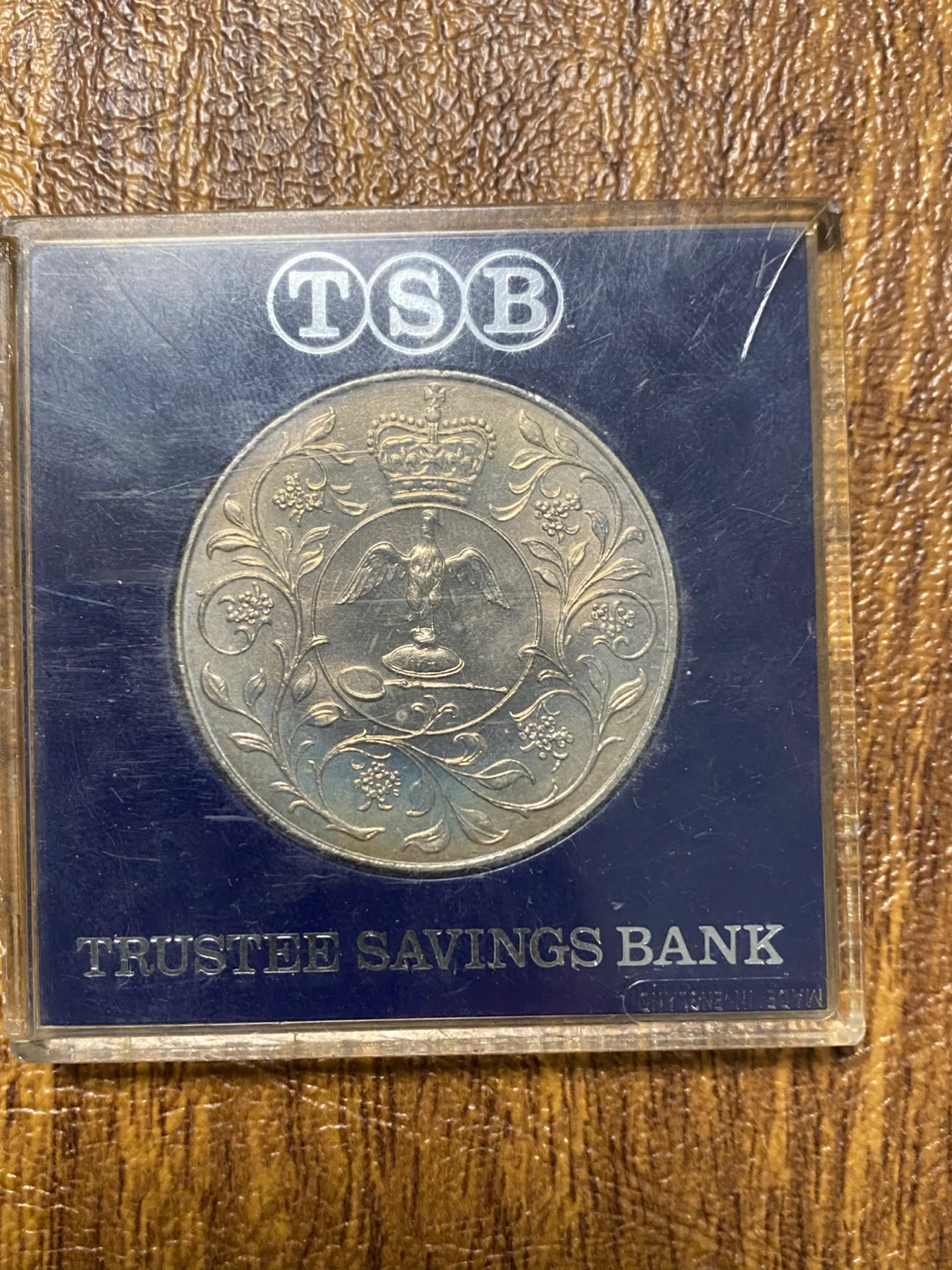 1977 Queen Elizabeth II Jubilee Crown Coin - photo 2