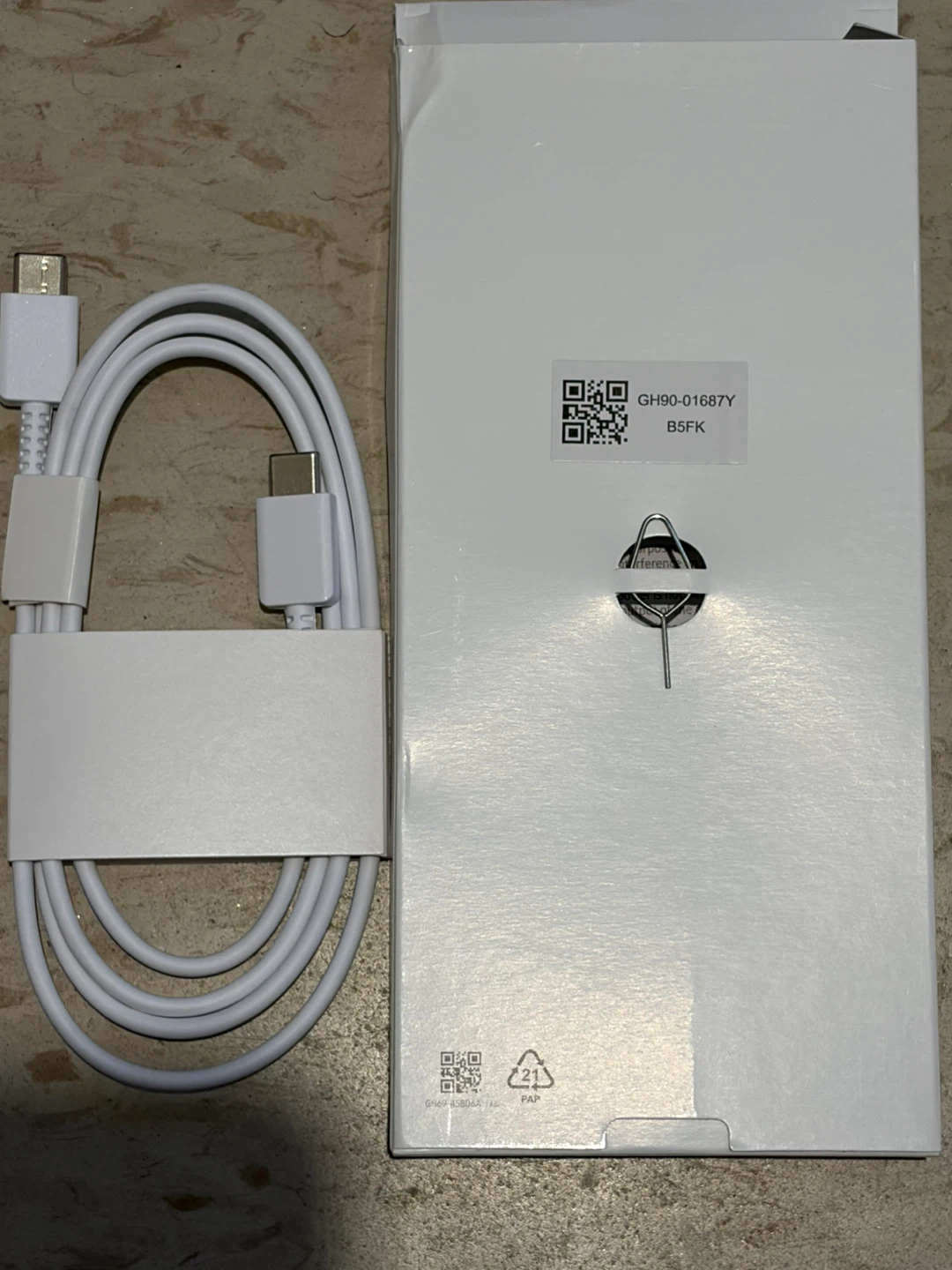 Samsung USB-C Cable with SIM Ejector Tool - photo 2
