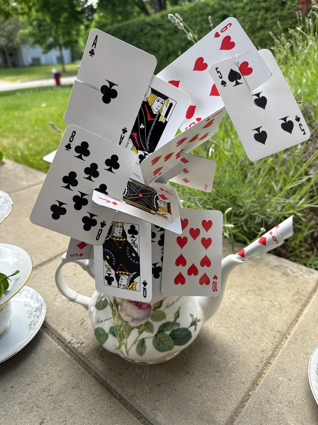 5 piece Alice in Wonderland Themed Teacup and Teapot Display - photo 4
