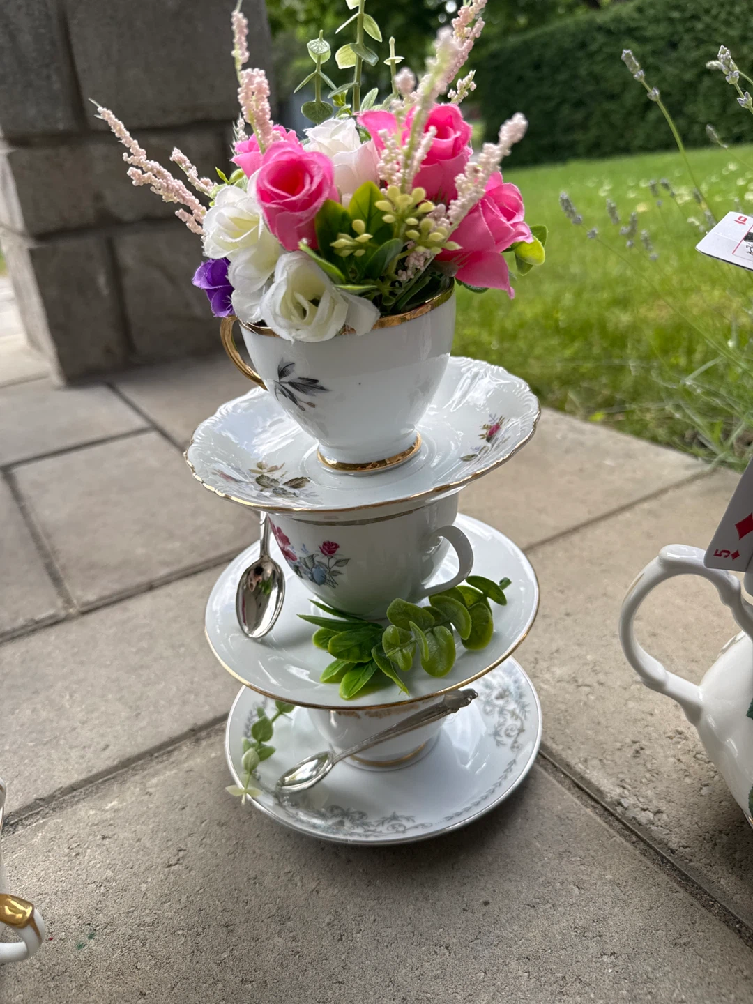 5 piece Alice in Wonderland Themed Teacup and Teapot Display - photo 5
