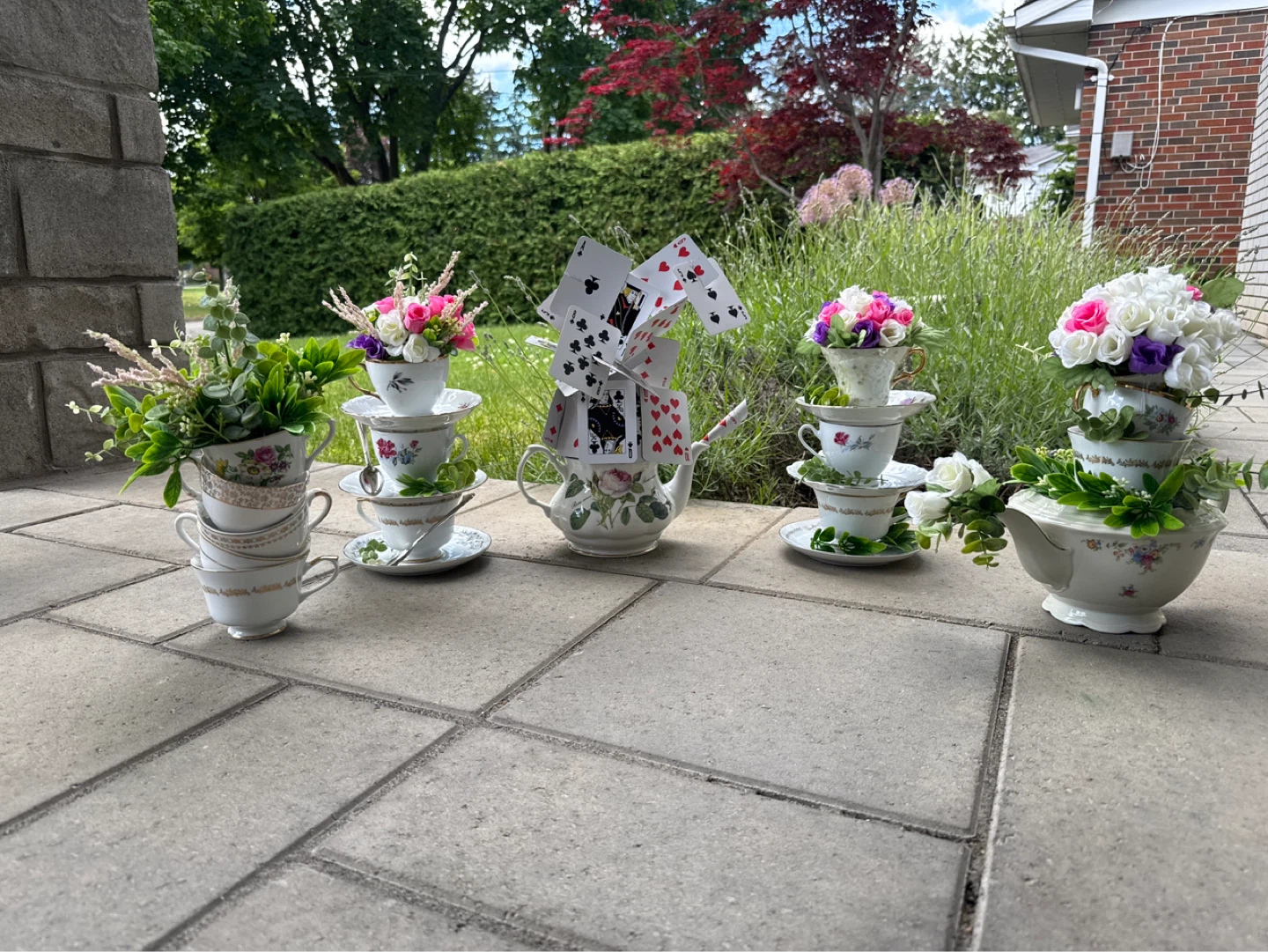 5 piece Alice in Wonderland Themed Teacup and Teapot Display