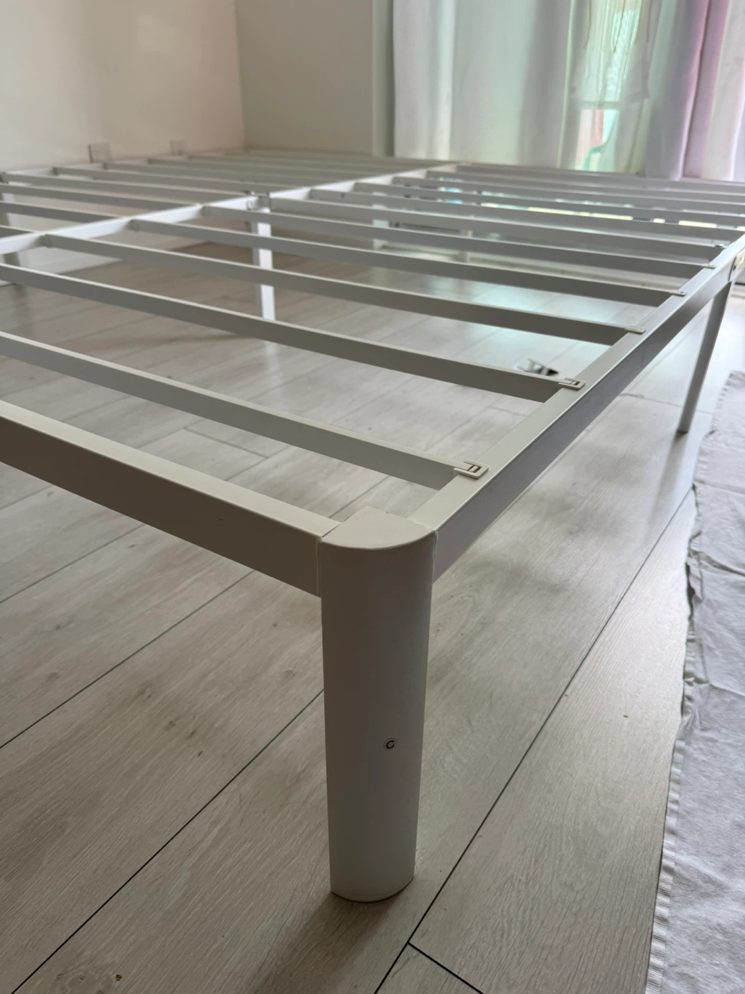 King size White Metal Bed Frame - photo 4