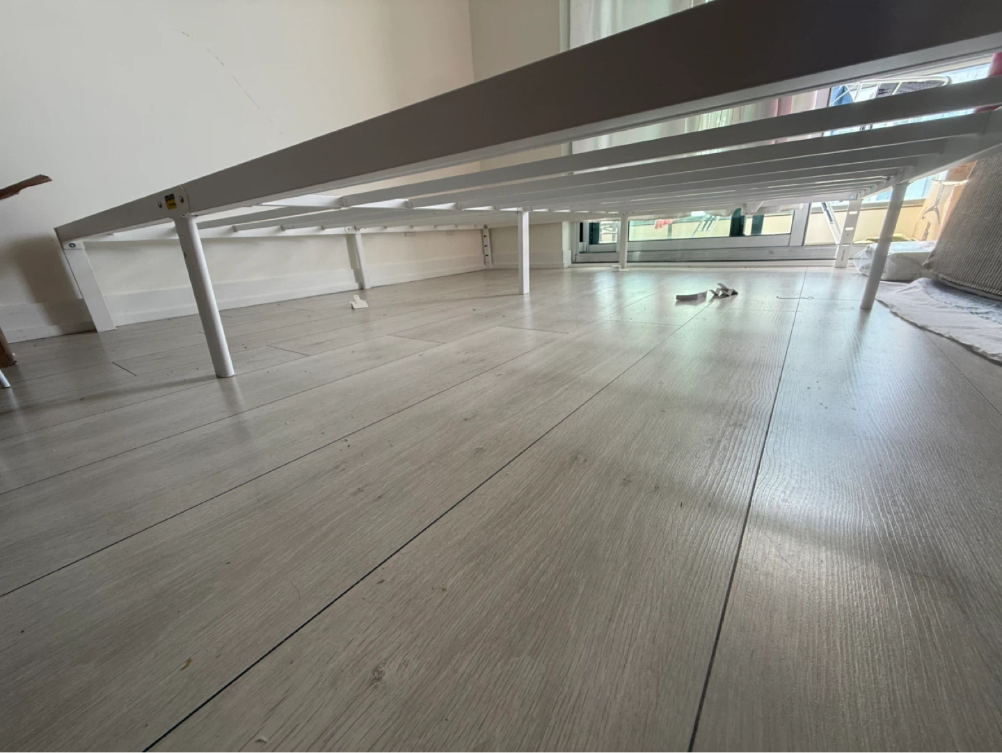 King size White Metal Bed Frame - photo 5