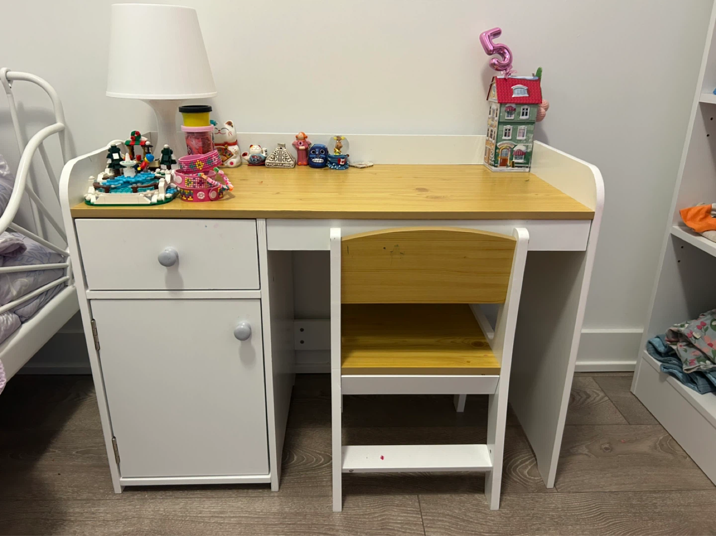 Kids Desk and Chair Set