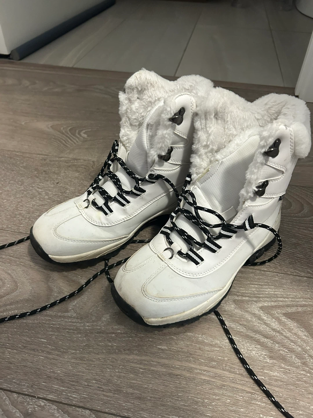 White Fur-Lined Winter Boots size 7