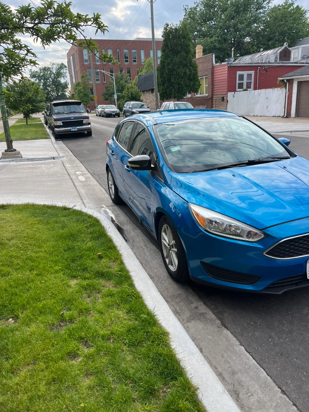 Blue Ford Focus SE . 2017