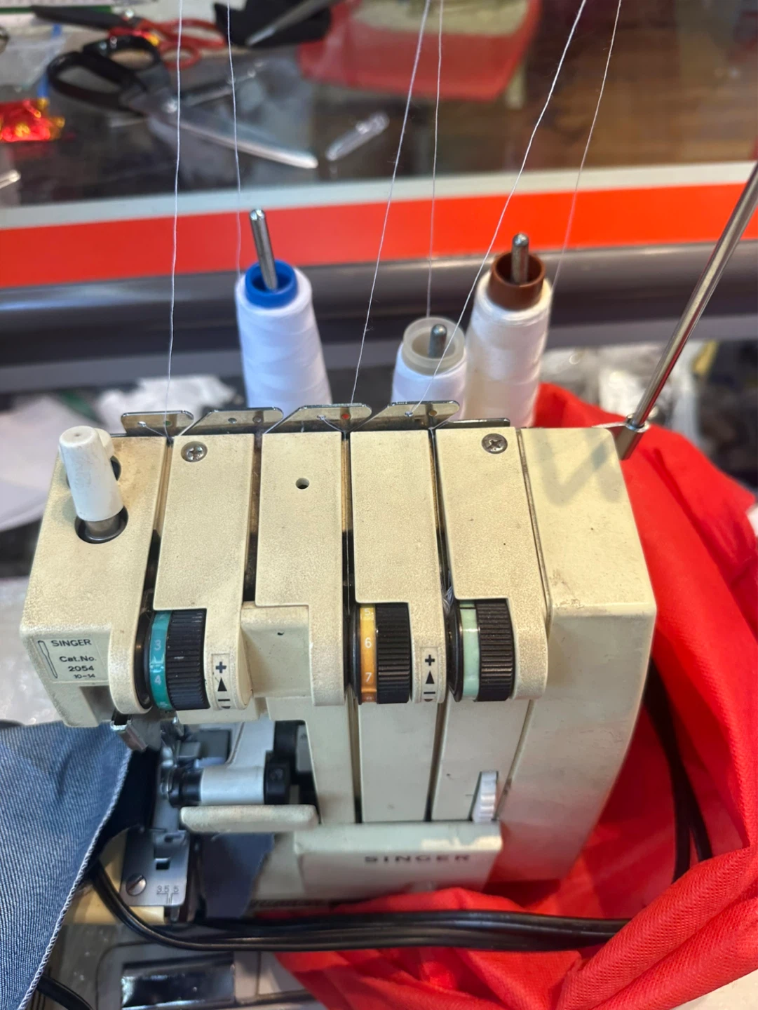 Singer Ultralock 14U32 Serger Sewing Machine - photo 2