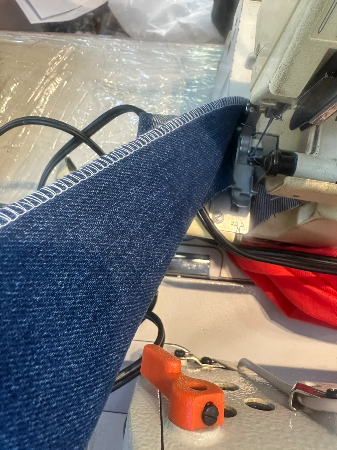 Singer Ultralock 14U32 Serger Sewing Machine - photo 3