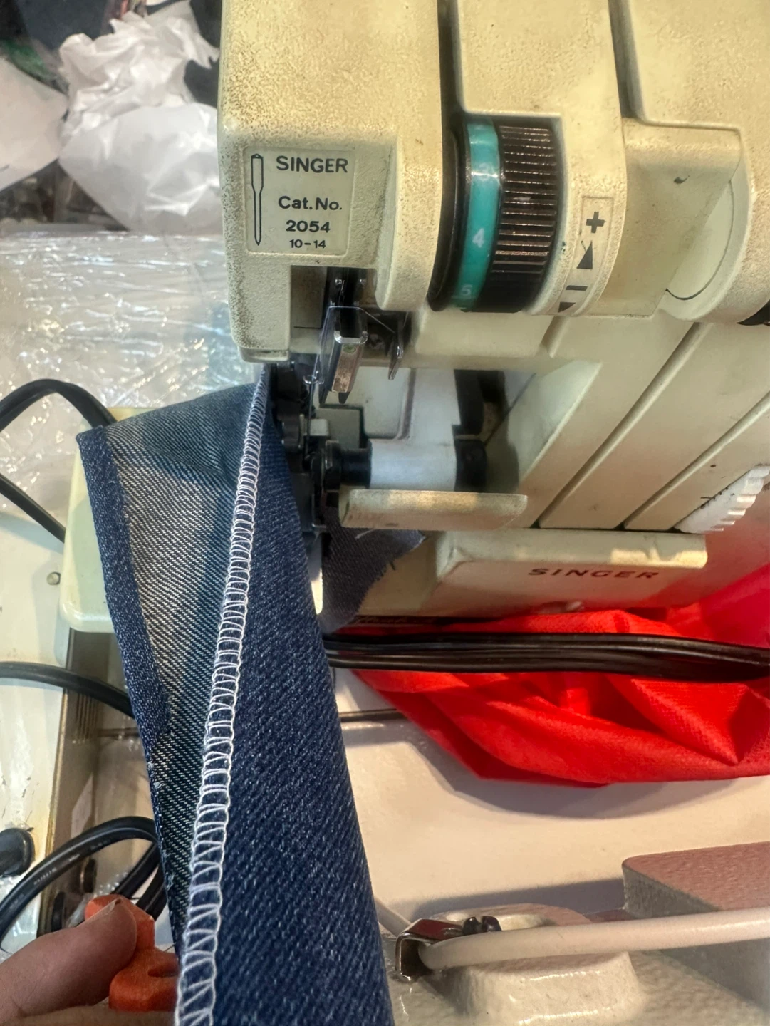 Singer Ultralock 14U32 Serger Sewing Machine - photo 4