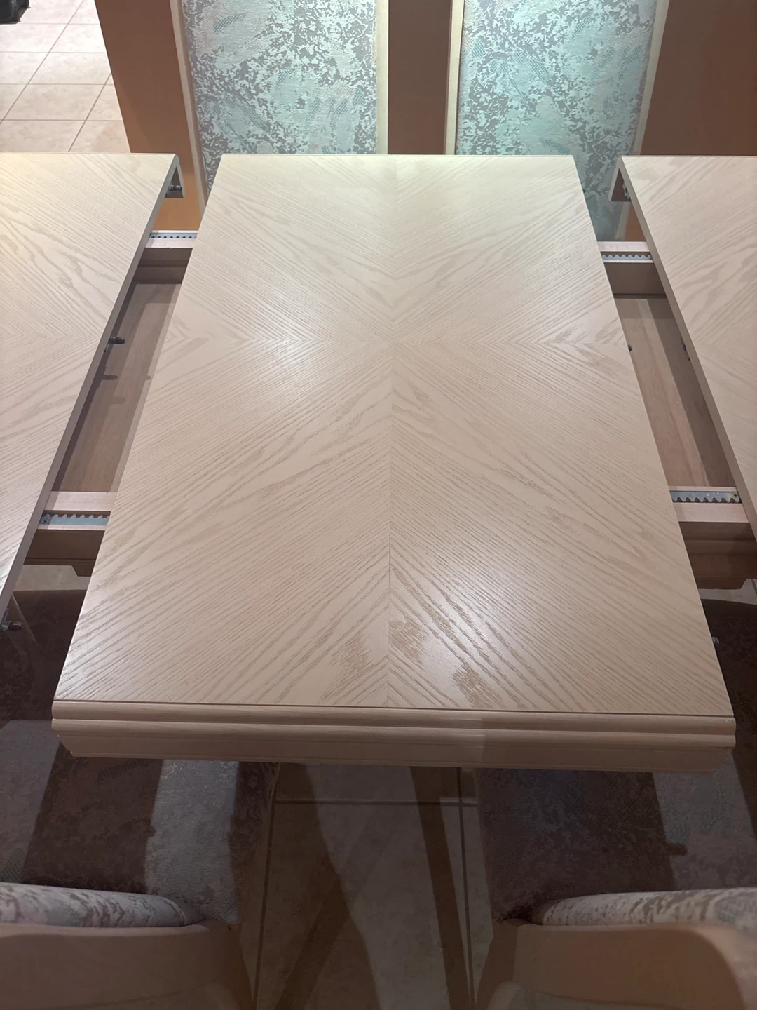 Dining Table with 6 Chairs and hutch - photo 4